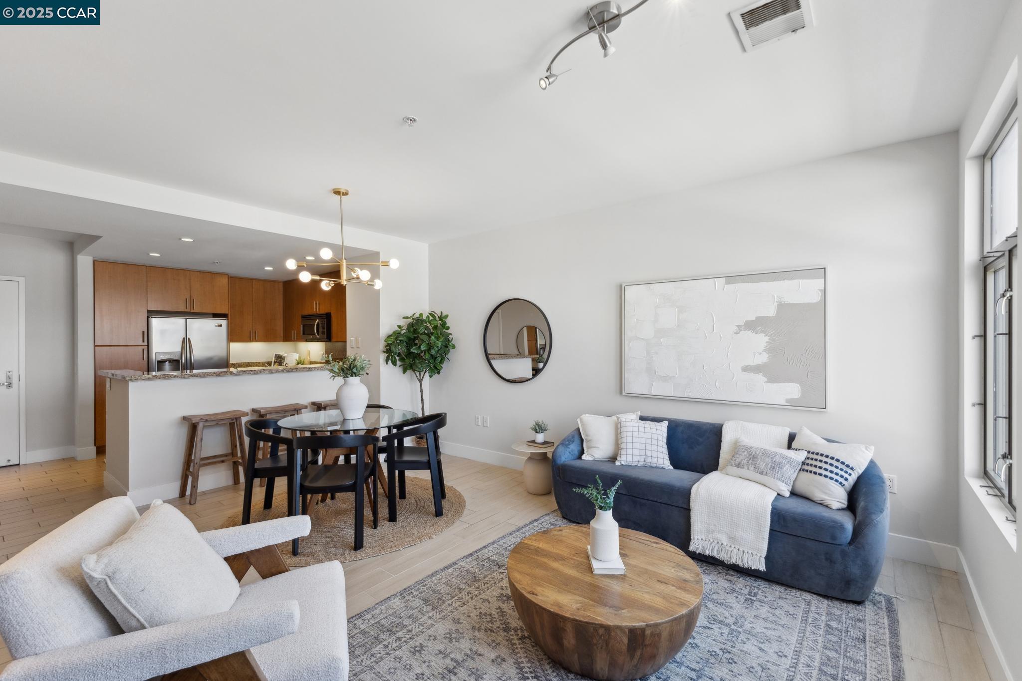438 W Grand Ave # 510, Oakland, California 94612, 1 Bedroom Bedrooms, 4 Rooms Rooms,1 BathroomBathrooms,Residential,For Sale,438 W Grand Ave # 510,41094679