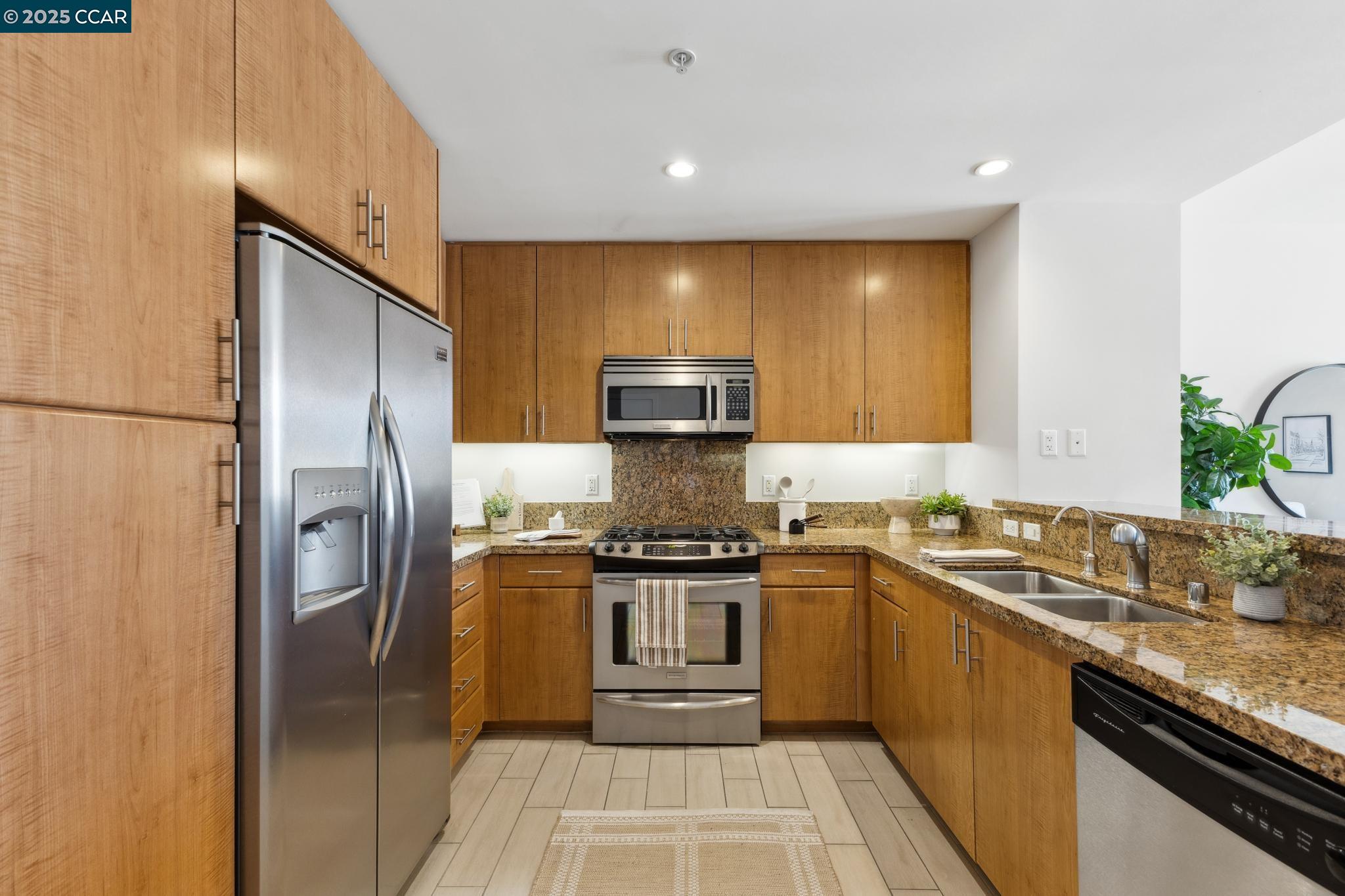 438 W Grand Ave # 510, Oakland, California 94612, 1 Bedroom Bedrooms, 4 Rooms Rooms,1 BathroomBathrooms,Residential,For Sale,438 W Grand Ave # 510,41094679