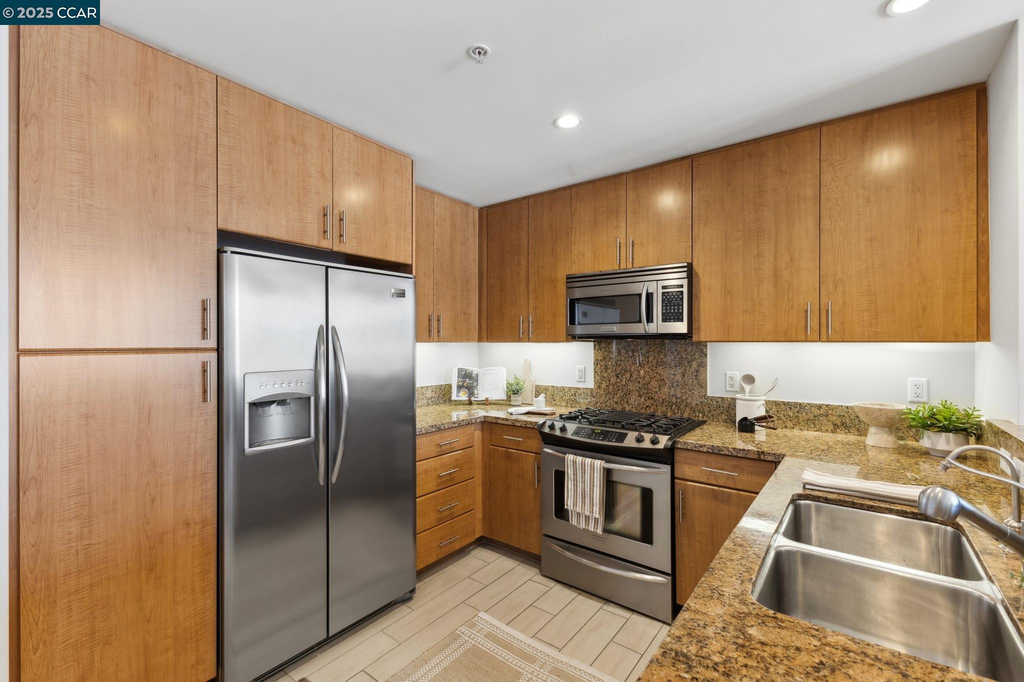 438 W Grand Ave # 510, Oakland, California 94612, 1 Bedroom Bedrooms, 4 Rooms Rooms,1 BathroomBathrooms,Residential,For Sale,438 W Grand Ave # 510,41094679