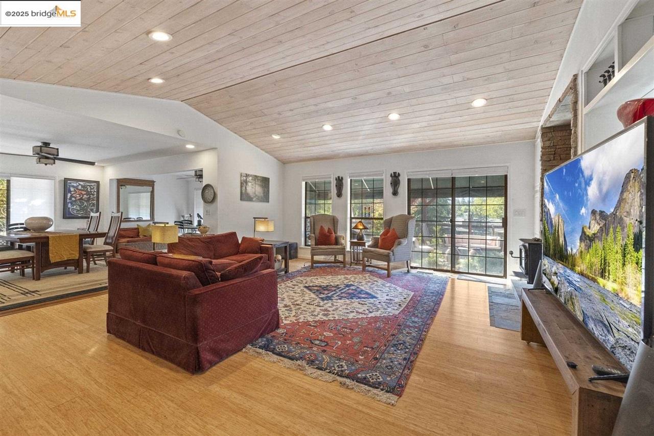 Detail Gallery Image 12 of 58 For 13420 Clements, Groveland,  CA 95321-9333 - 3 Beds | 2/1 Baths