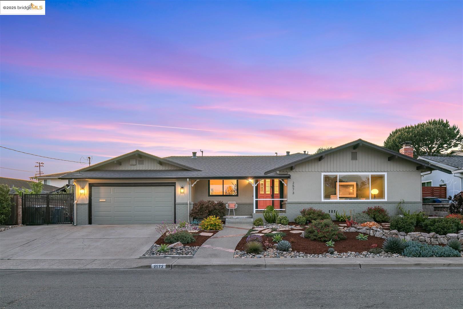 Detail Gallery Image 1 of 1 For 2573 Lakeview Dr, San Leandro,  CA 94577 - 3 Beds | 3 Baths