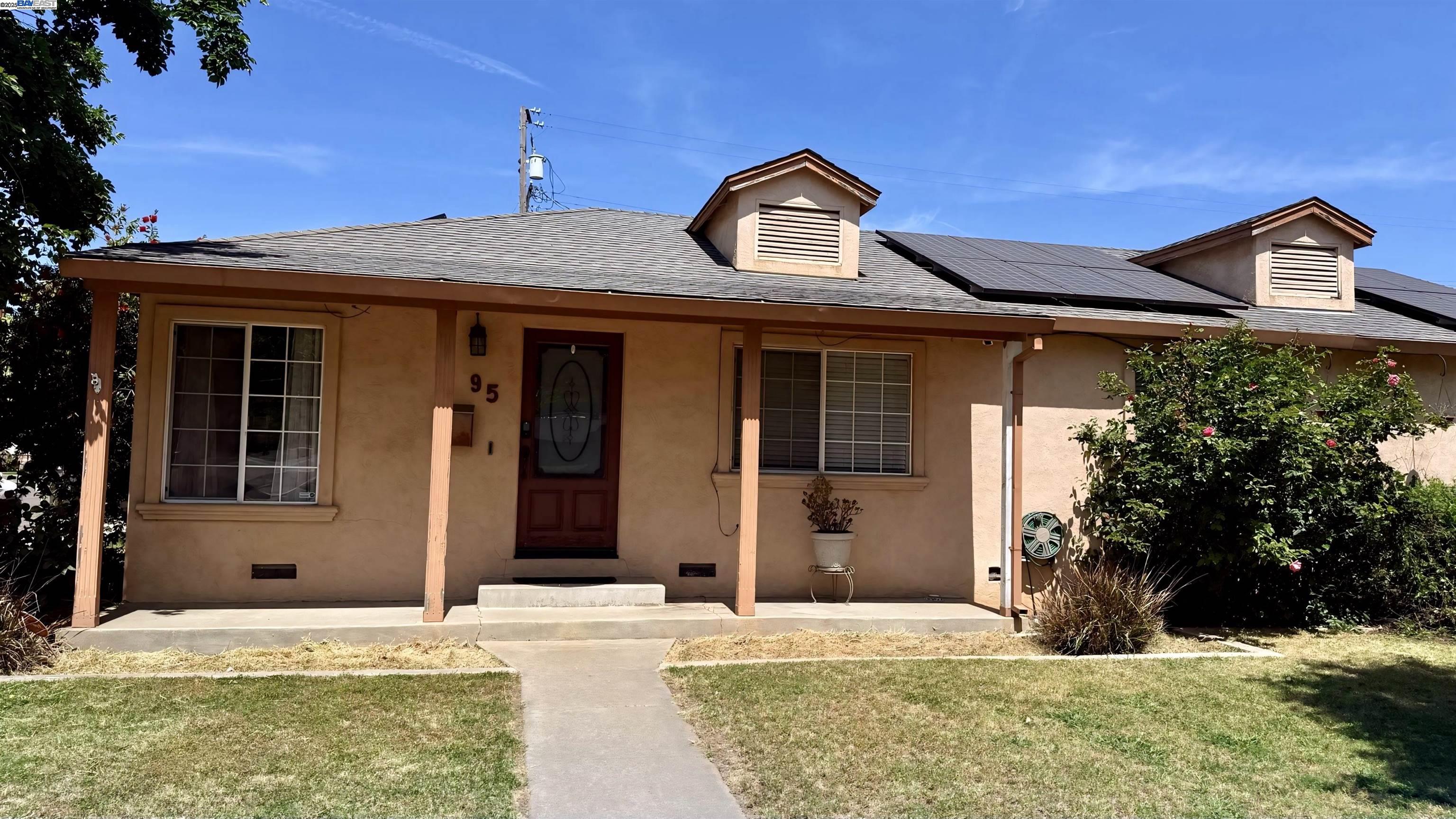 Detail Gallery Image 1 of 24 For 95 W Downs St, Stockton,  CA 95204 - 4 Beds | 2 Baths