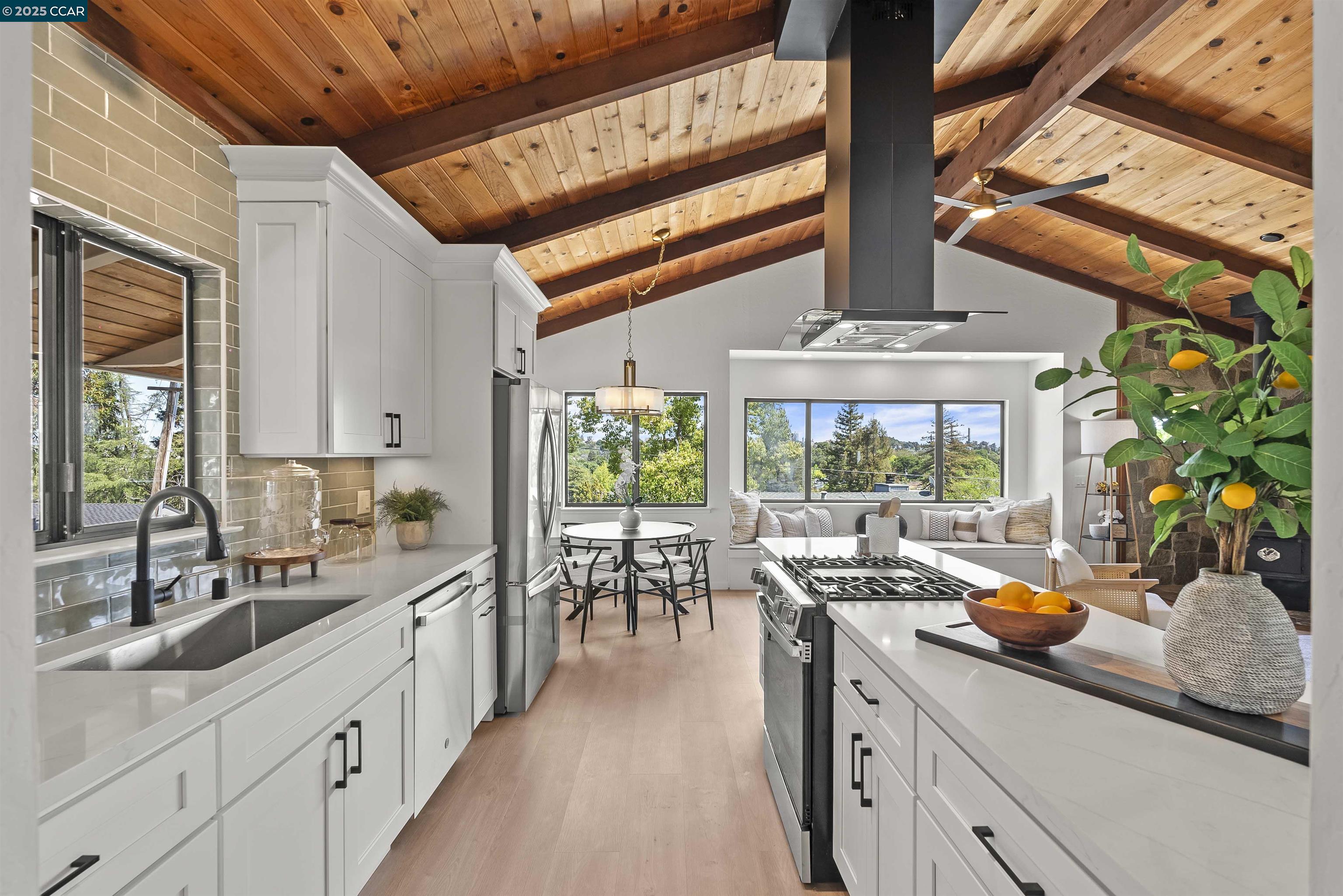 Detail Gallery Image 1 of 1 For 1408 Richardson St, Martinez,  CA 94553 - 3 Beds | 2 Baths