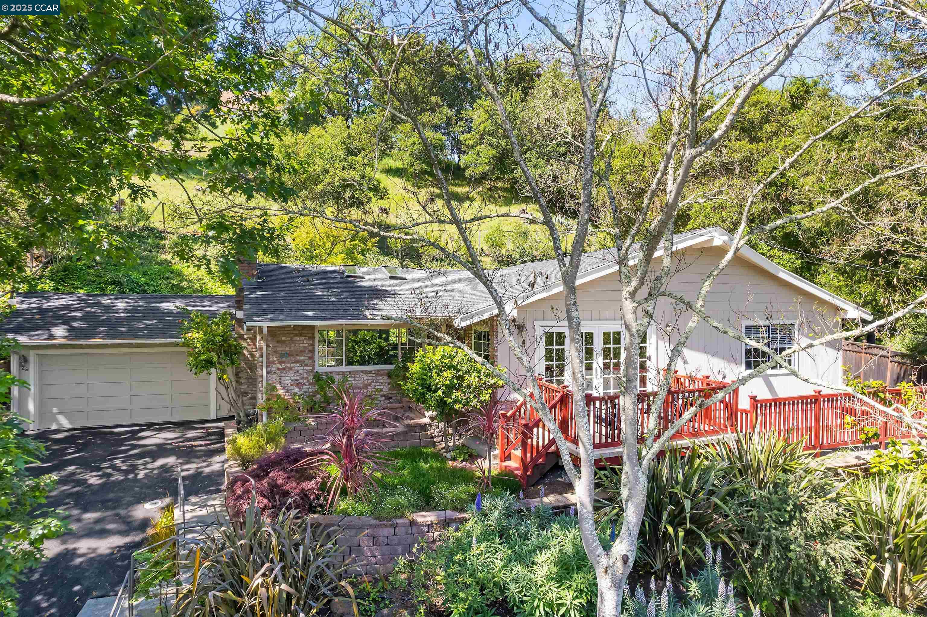 Detail Gallery Image 1 of 1 For 29 Greenwood Ct, Orinda,  CA 94563 - 3 Beds | 2 Baths