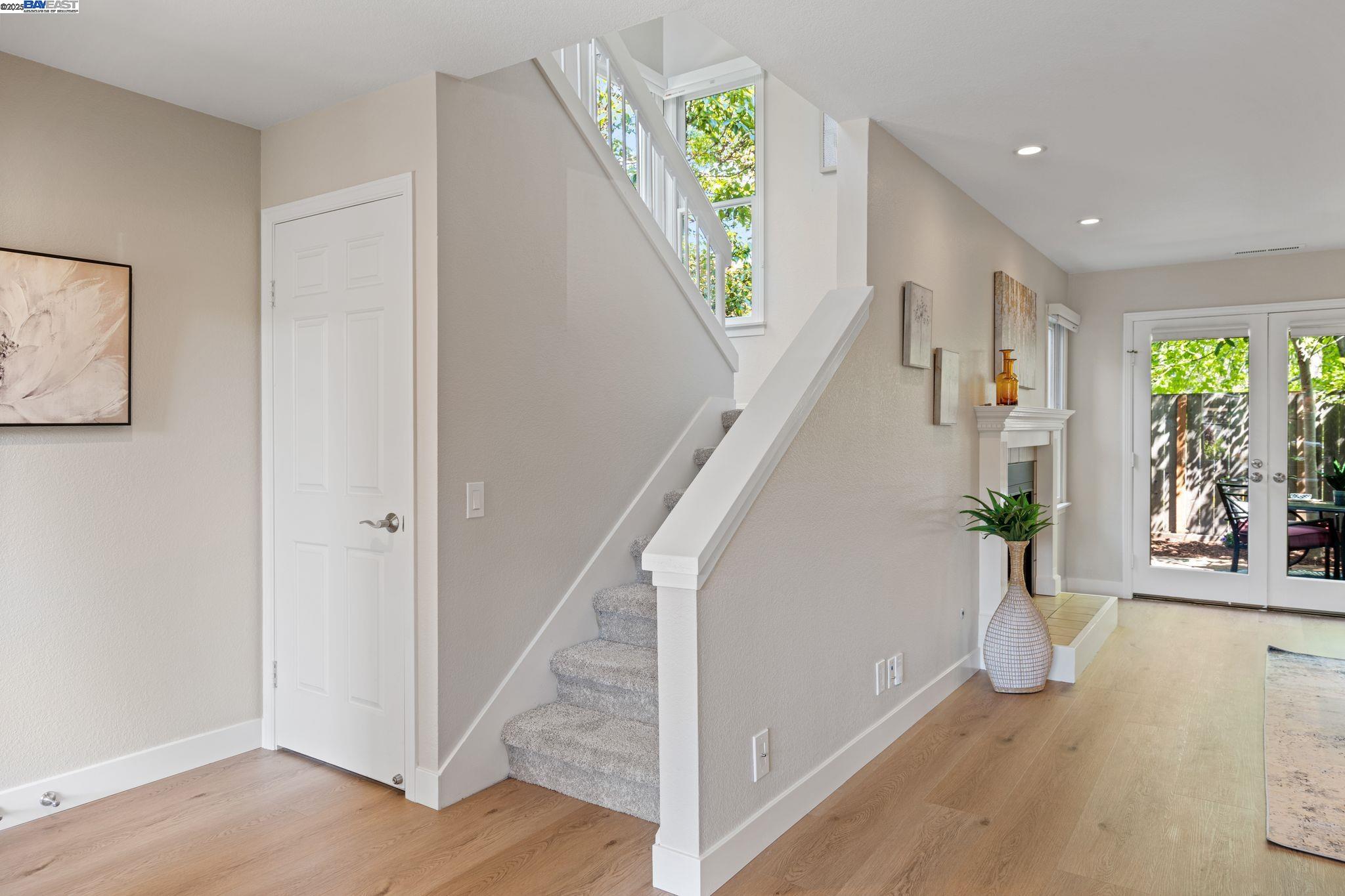 Detail Gallery Image 12 of 35 For 642 Centre Ct, Alameda,  CA 94502 - 2 Beds | 2/1 Baths