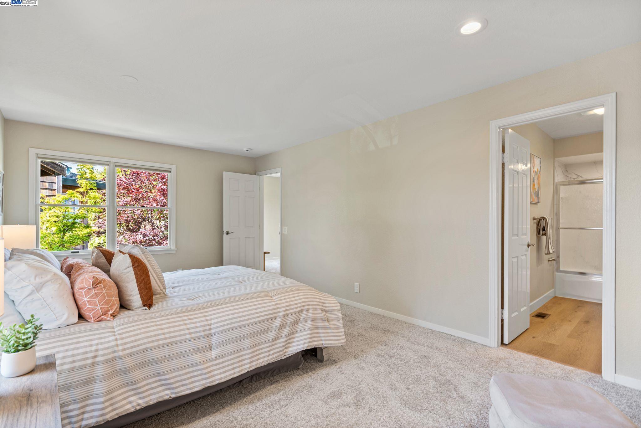 Detail Gallery Image 18 of 35 For 642 Centre Ct, Alameda,  CA 94502 - 2 Beds | 2/1 Baths