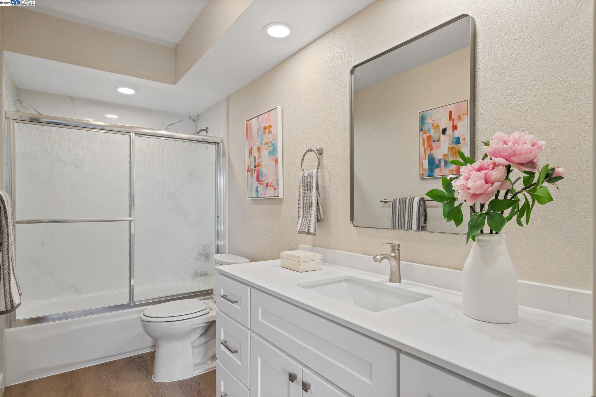 Detail Gallery Image 19 of 35 For 642 Centre Ct, Alameda,  CA 94502 - 2 Beds | 2/1 Baths