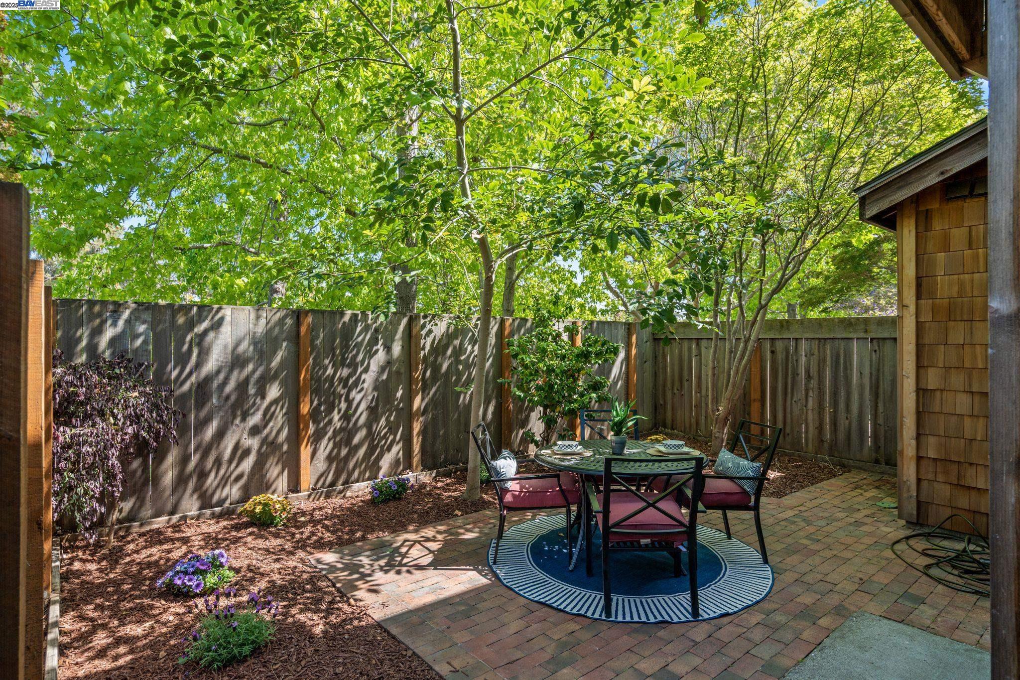 Detail Gallery Image 20 of 35 For 642 Centre Ct, Alameda,  CA 94502 - 2 Beds | 2/1 Baths
