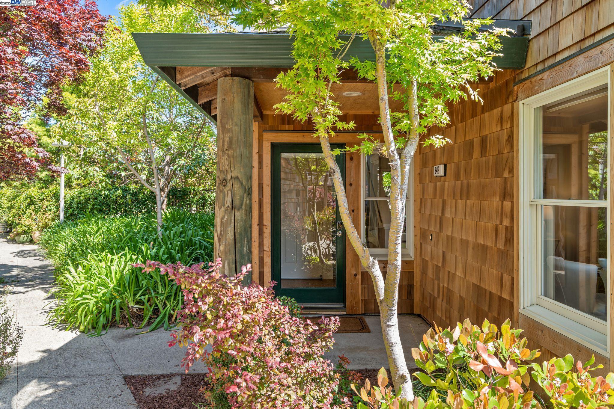 Detail Gallery Image 25 of 35 For 642 Centre Ct, Alameda,  CA 94502 - 2 Beds | 2/1 Baths
