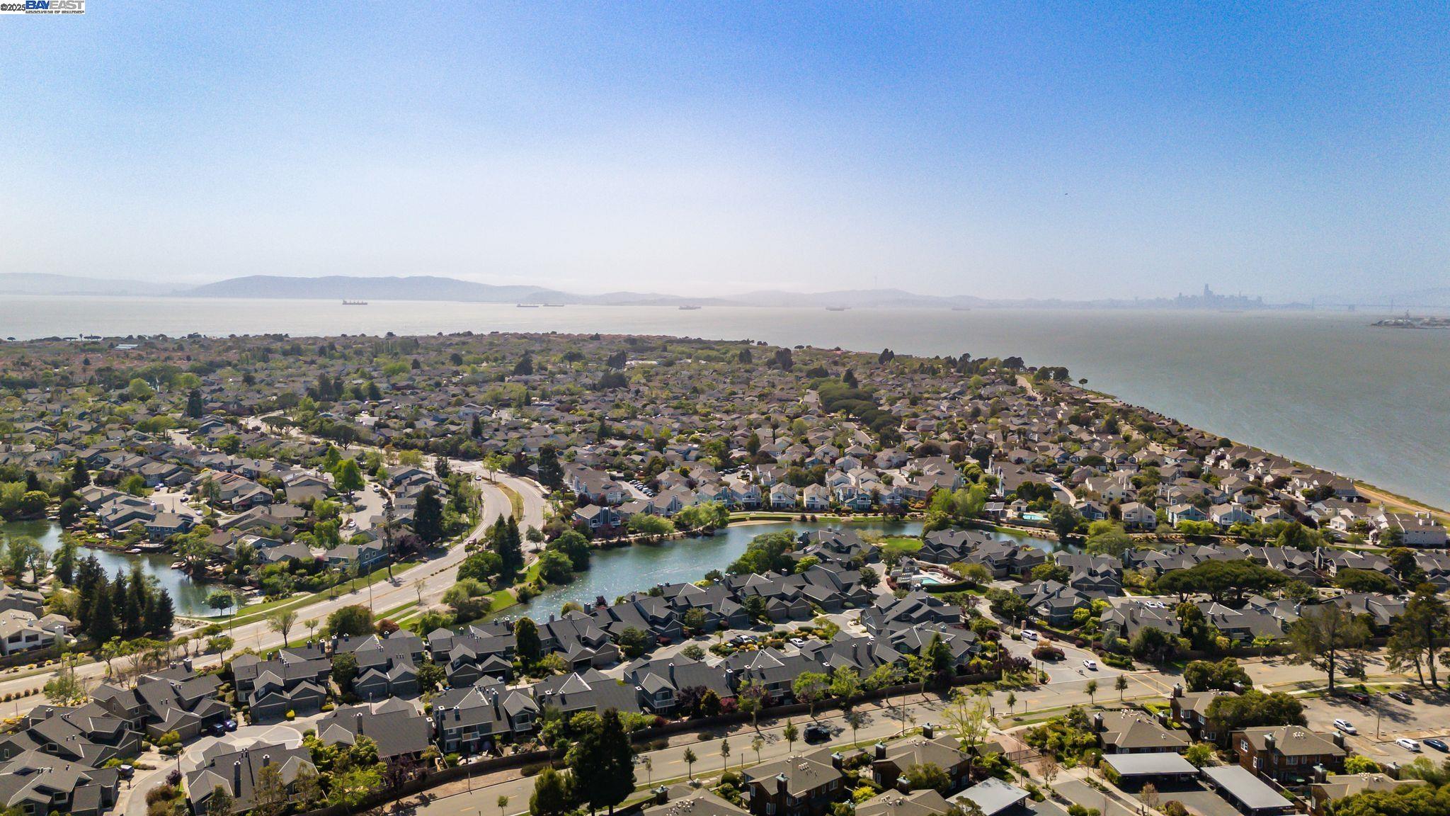 Detail Gallery Image 30 of 35 For 642 Centre Ct, Alameda,  CA 94502 - 2 Beds | 2/1 Baths