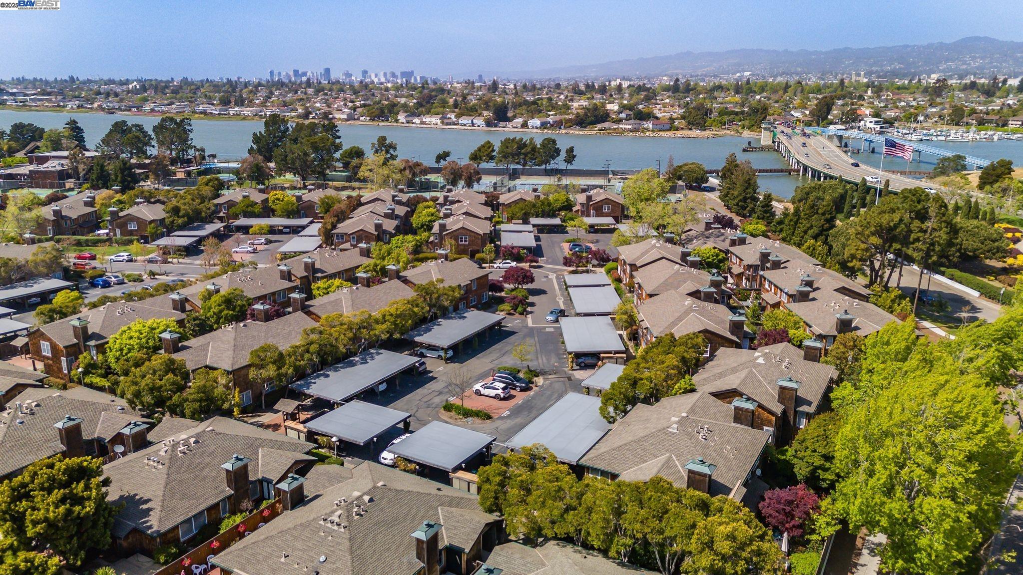 Detail Gallery Image 33 of 35 For 642 Centre Ct, Alameda,  CA 94502 - 2 Beds | 2/1 Baths