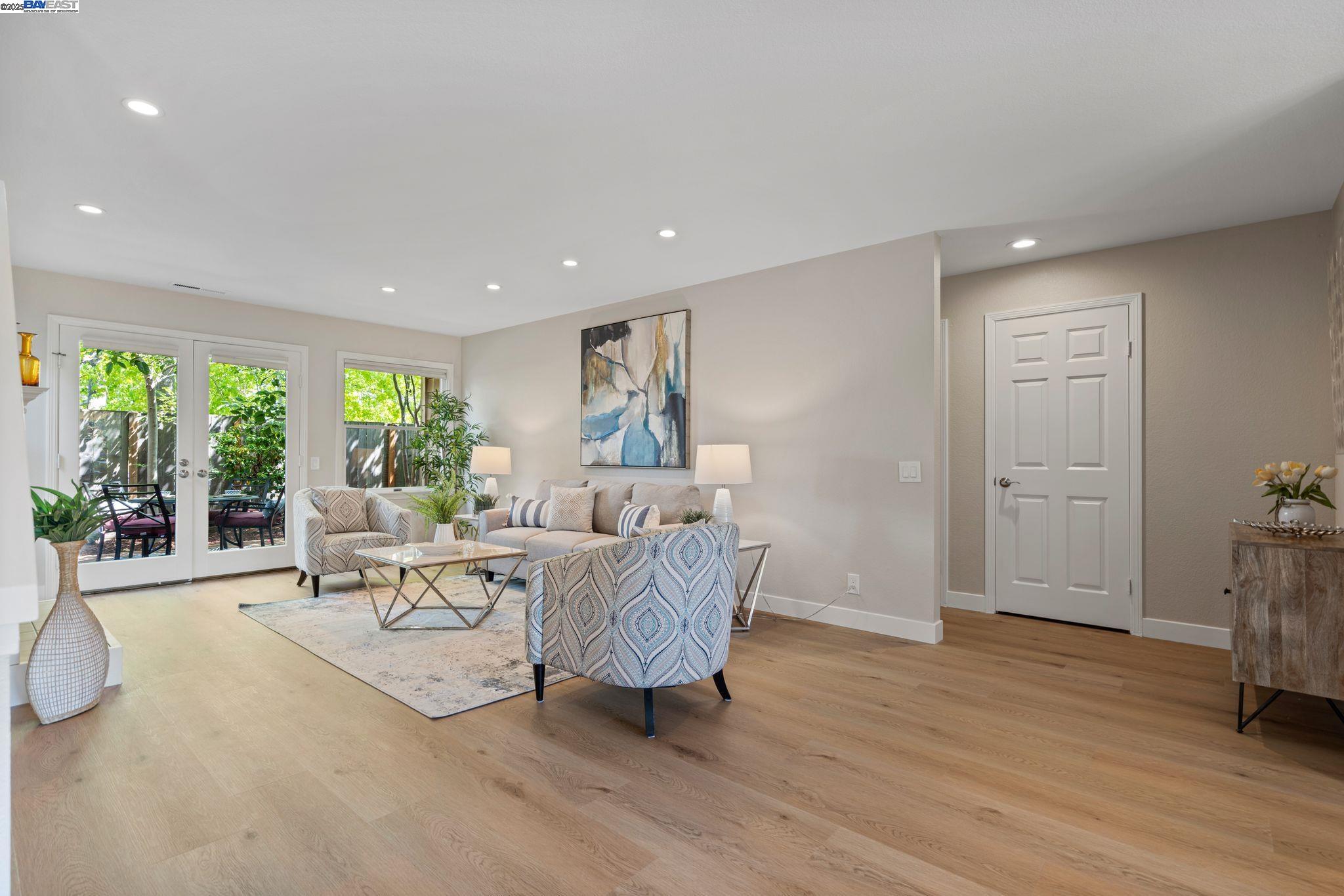 Detail Gallery Image 6 of 35 For 642 Centre Ct, Alameda,  CA 94502 - 2 Beds | 2/1 Baths