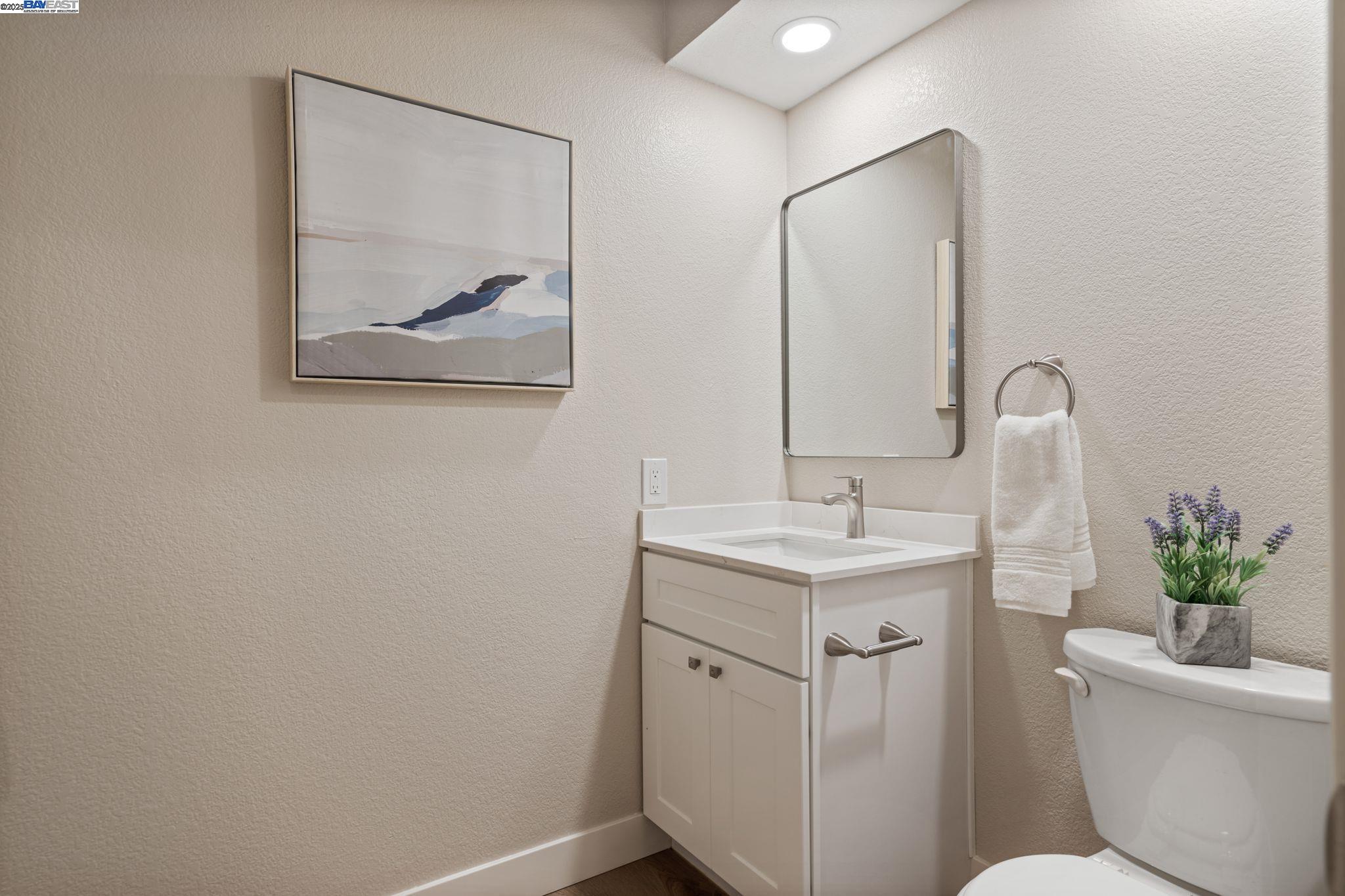 Detail Gallery Image 10 of 35 For 642 Centre Ct, Alameda,  CA 94502 - 2 Beds | 2/1 Baths