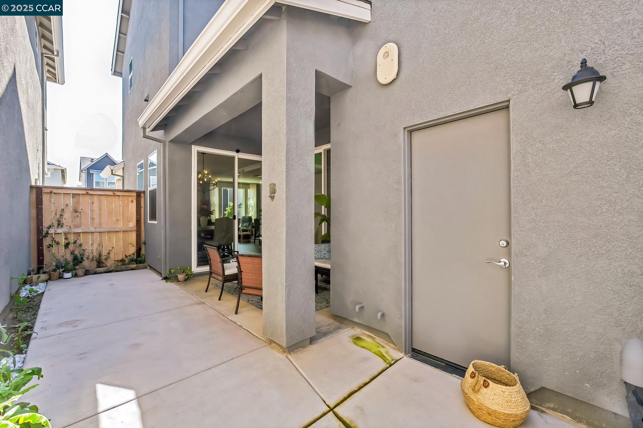 Detail Gallery Image 2 of 35 For 2940 Wheat Grass Street, Sacramento,  CA 95833 - 3 Beds | 3 Baths