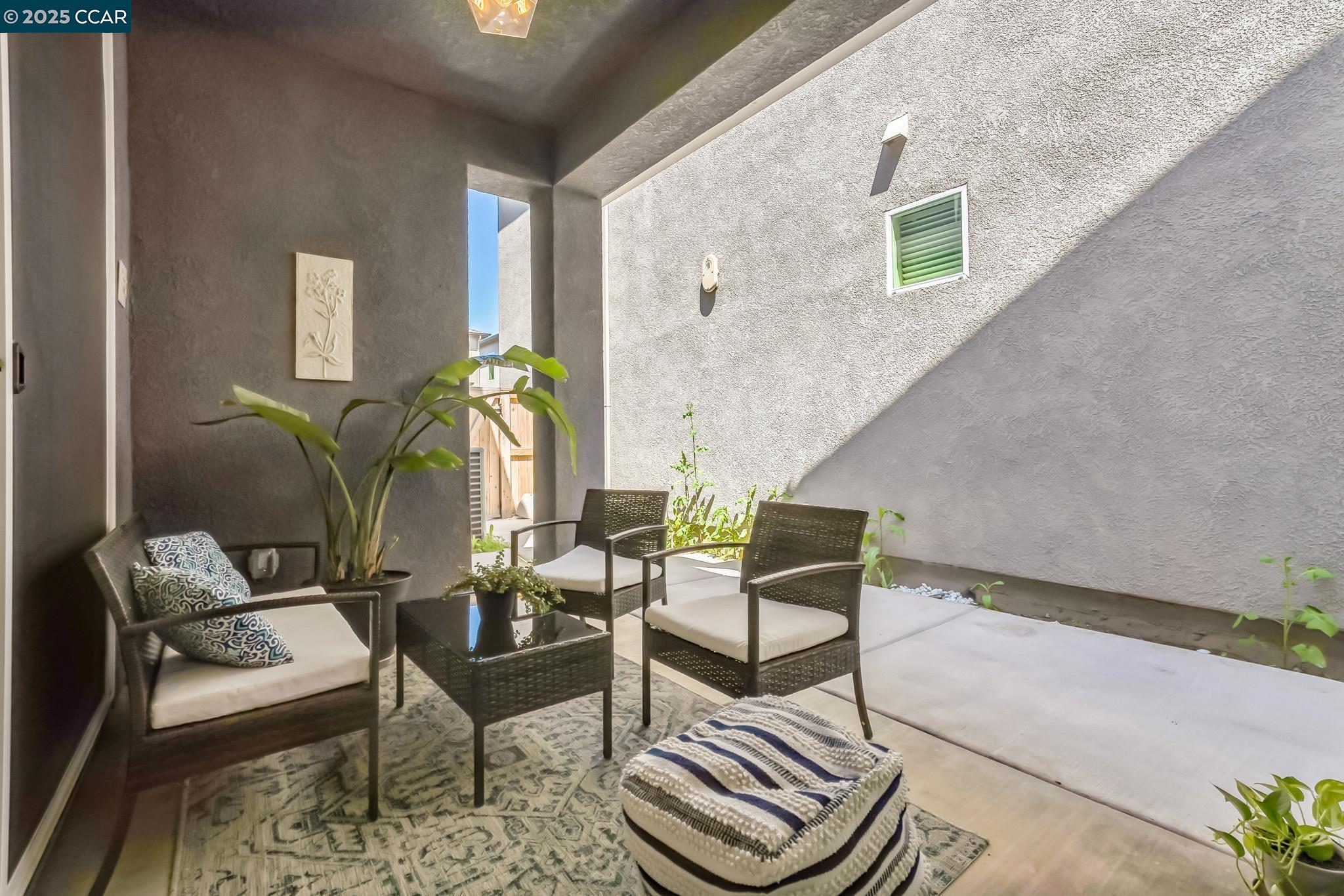 Detail Gallery Image 4 of 35 For 2940 Wheat Grass Street, Sacramento,  CA 95833 - 3 Beds | 3 Baths