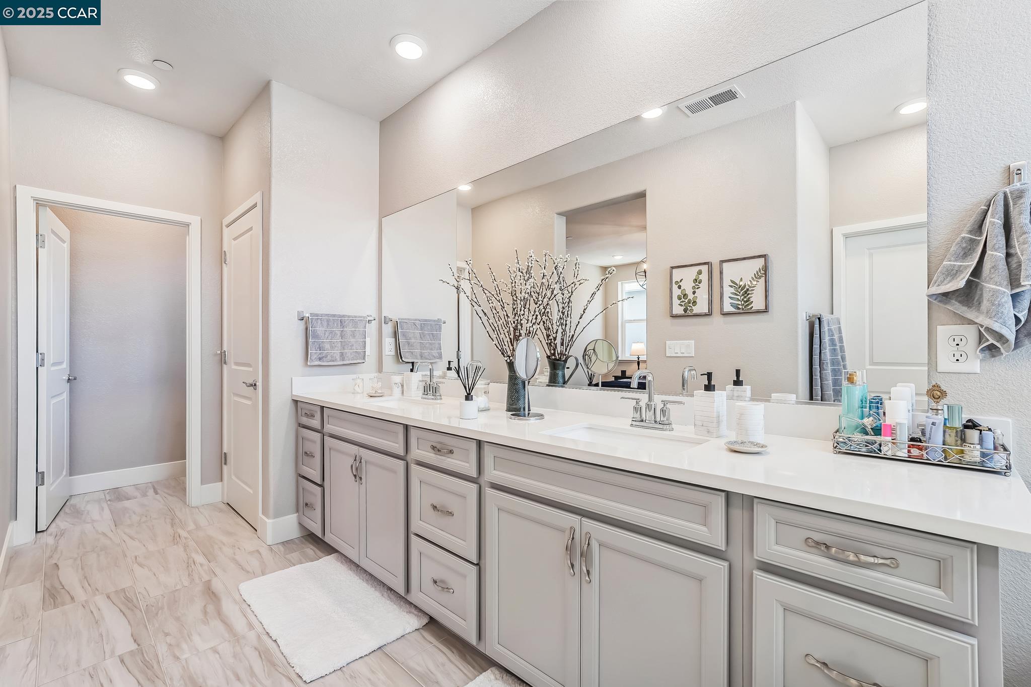 Detail Gallery Image 33 of 35 For 2940 Wheat Grass Street, Sacramento,  CA 95833 - 3 Beds | 3 Baths