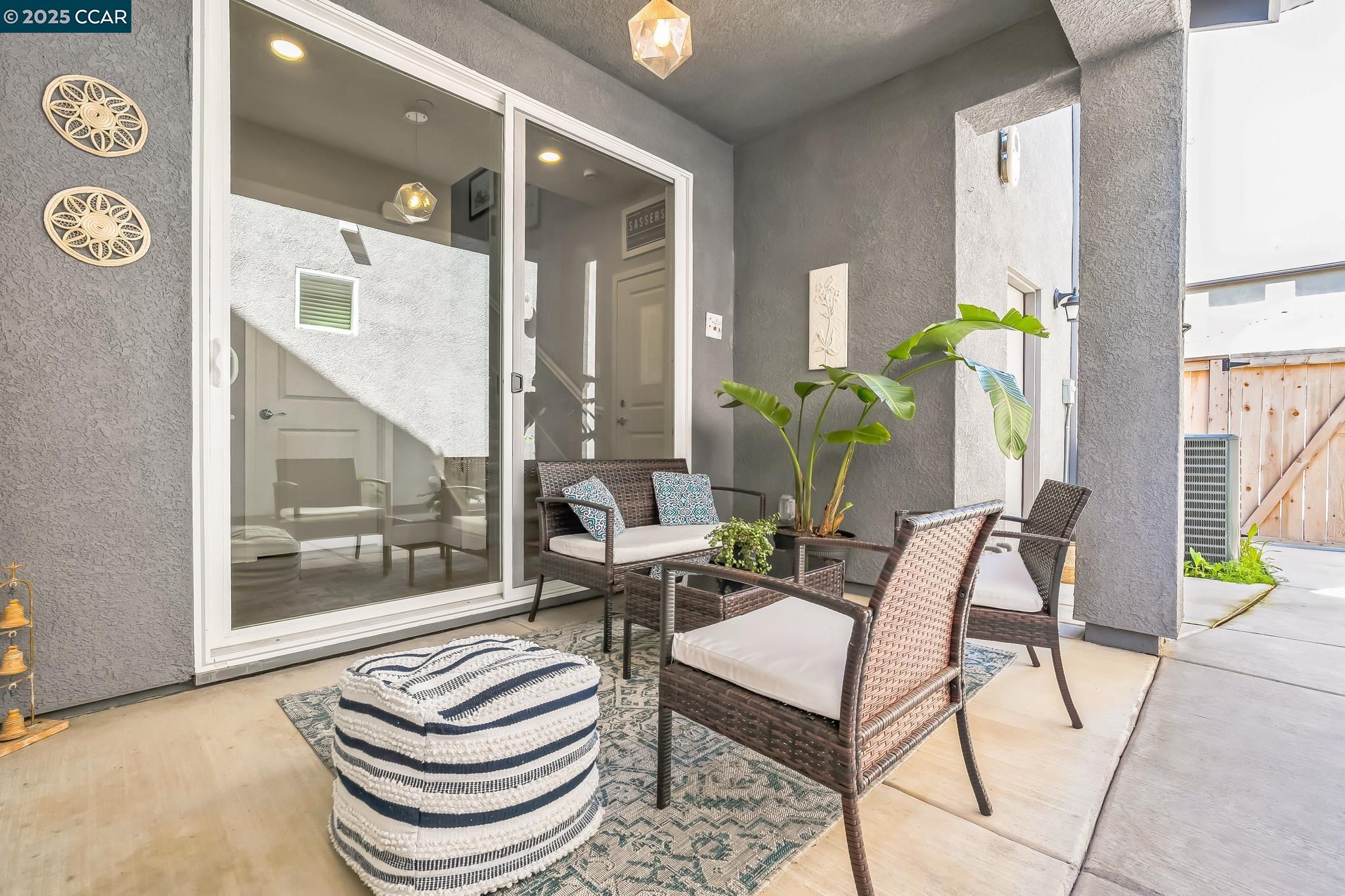 Detail Gallery Image 5 of 35 For 2940 Wheat Grass Street, Sacramento,  CA 95833 - 3 Beds | 3 Baths