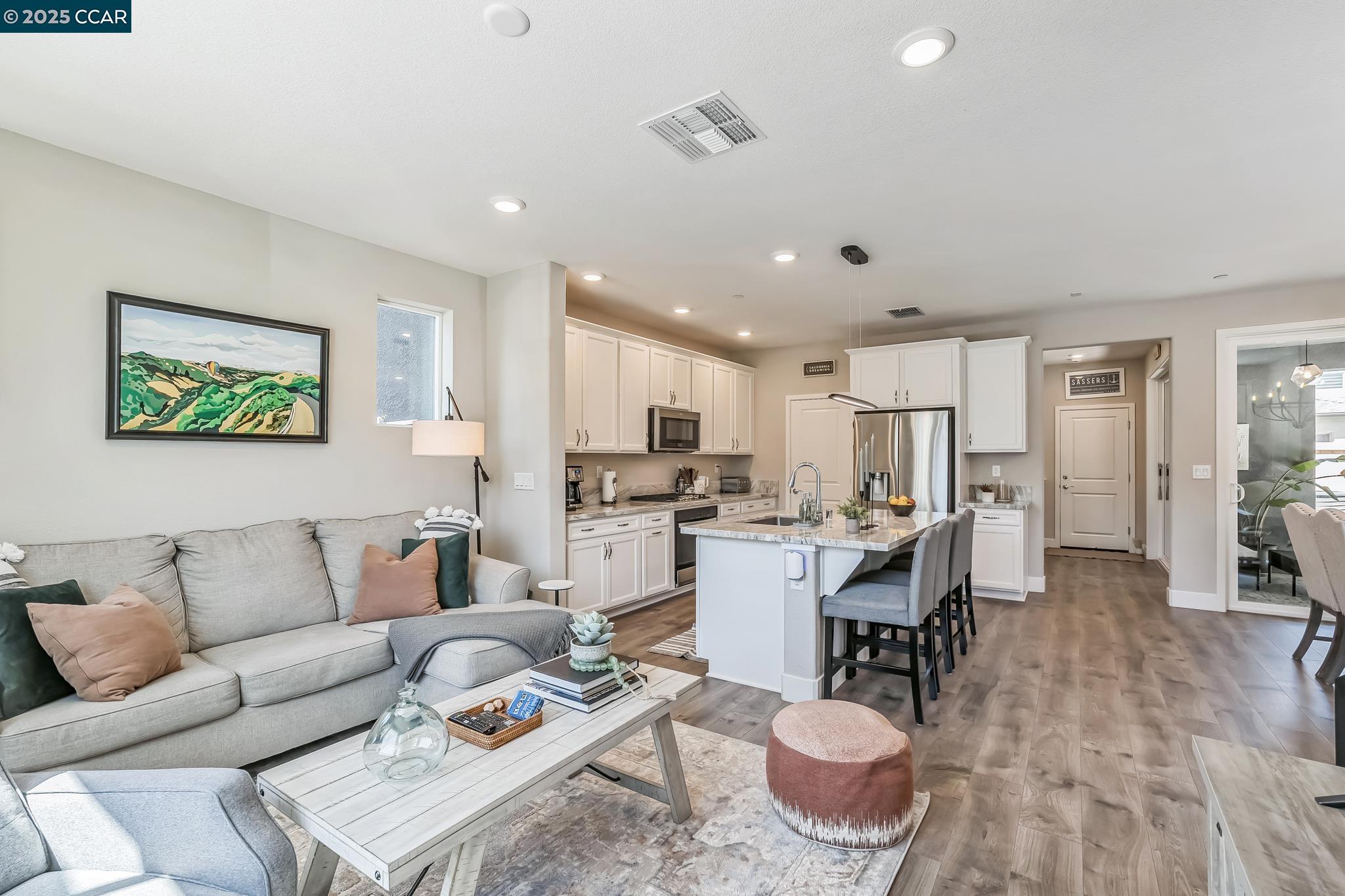 Detail Gallery Image 9 of 35 For 2940 Wheat Grass Street, Sacramento,  CA 95833 - 3 Beds | 3 Baths