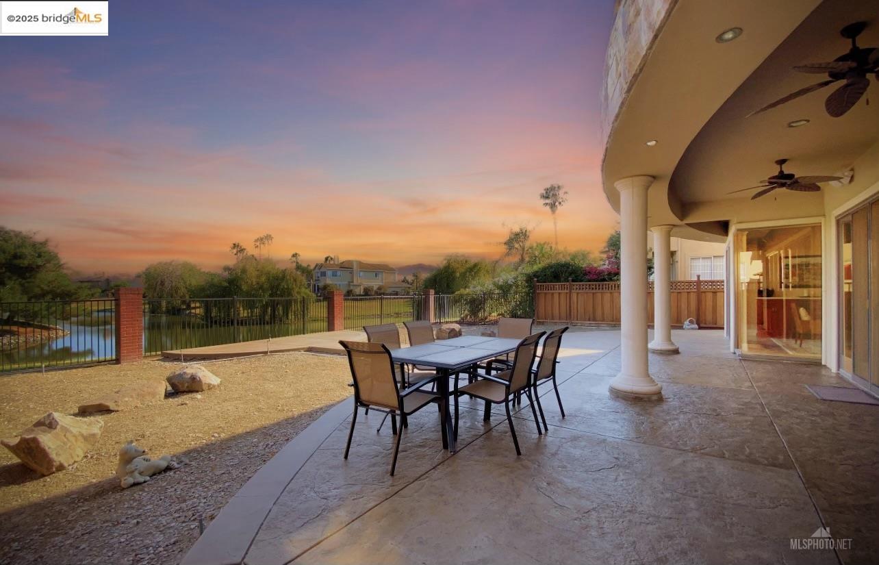Detail Gallery Image 2 of 28 For 5520 Edgeview Dr, Discovery Bay,  CA 94505 - 4 Beds | 3/1 Baths