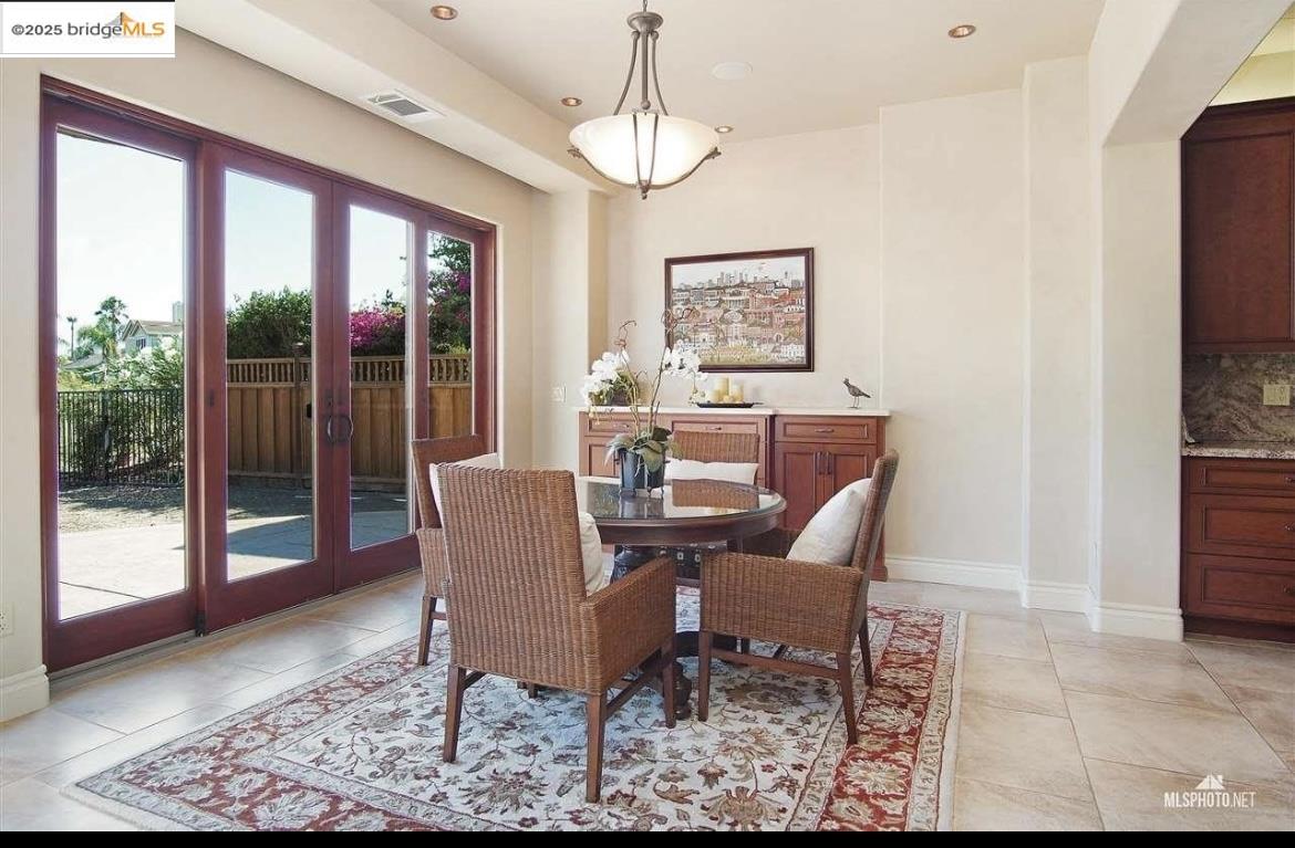 Detail Gallery Image 11 of 28 For 5520 Edgeview Dr, Discovery Bay,  CA 94505 - 4 Beds | 3/1 Baths