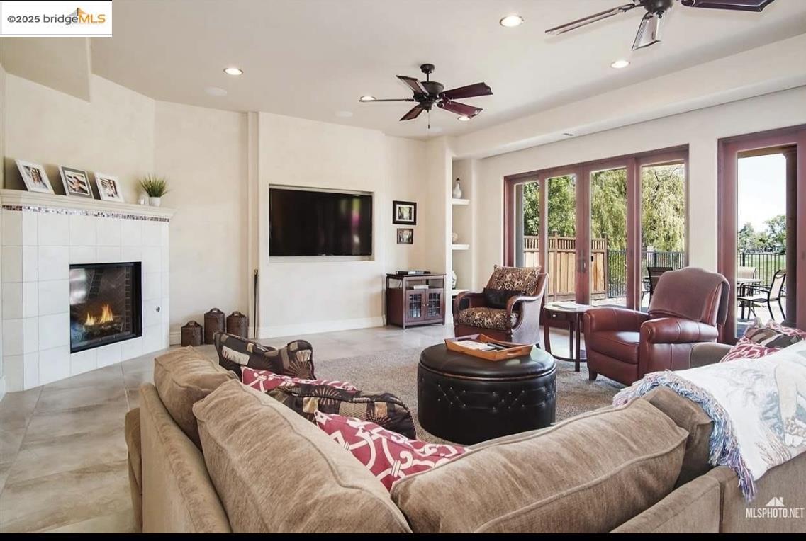 Detail Gallery Image 12 of 28 For 5520 Edgeview Dr, Discovery Bay,  CA 94505 - 4 Beds | 3/1 Baths