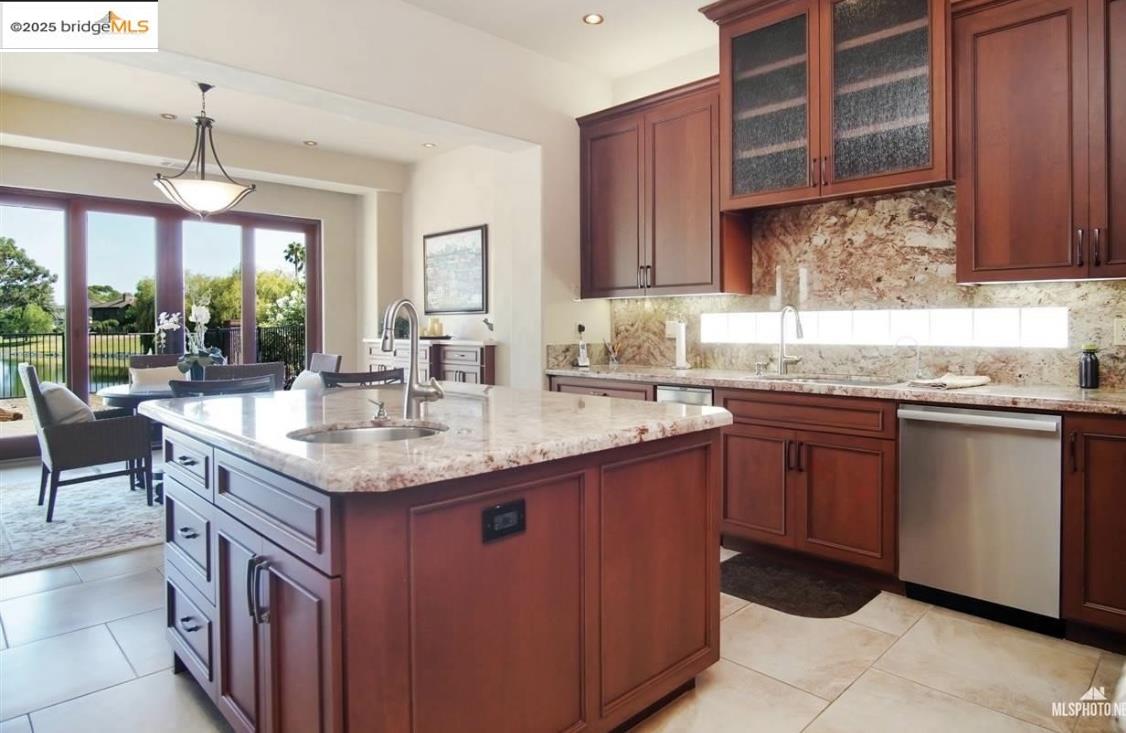Detail Gallery Image 14 of 28 For 5520 Edgeview Dr, Discovery Bay,  CA 94505 - 4 Beds | 3/1 Baths