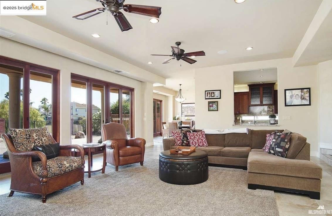Detail Gallery Image 10 of 28 For 5520 Edgeview Dr, Discovery Bay,  CA 94505 - 4 Beds | 3/1 Baths