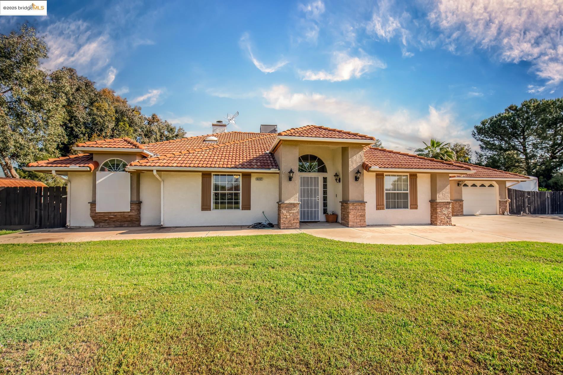 Detail Gallery Image 1 of 19 For 36357 Marciel Ave, Madera,  CA 93636 - 3 Beds | 2/1 Baths