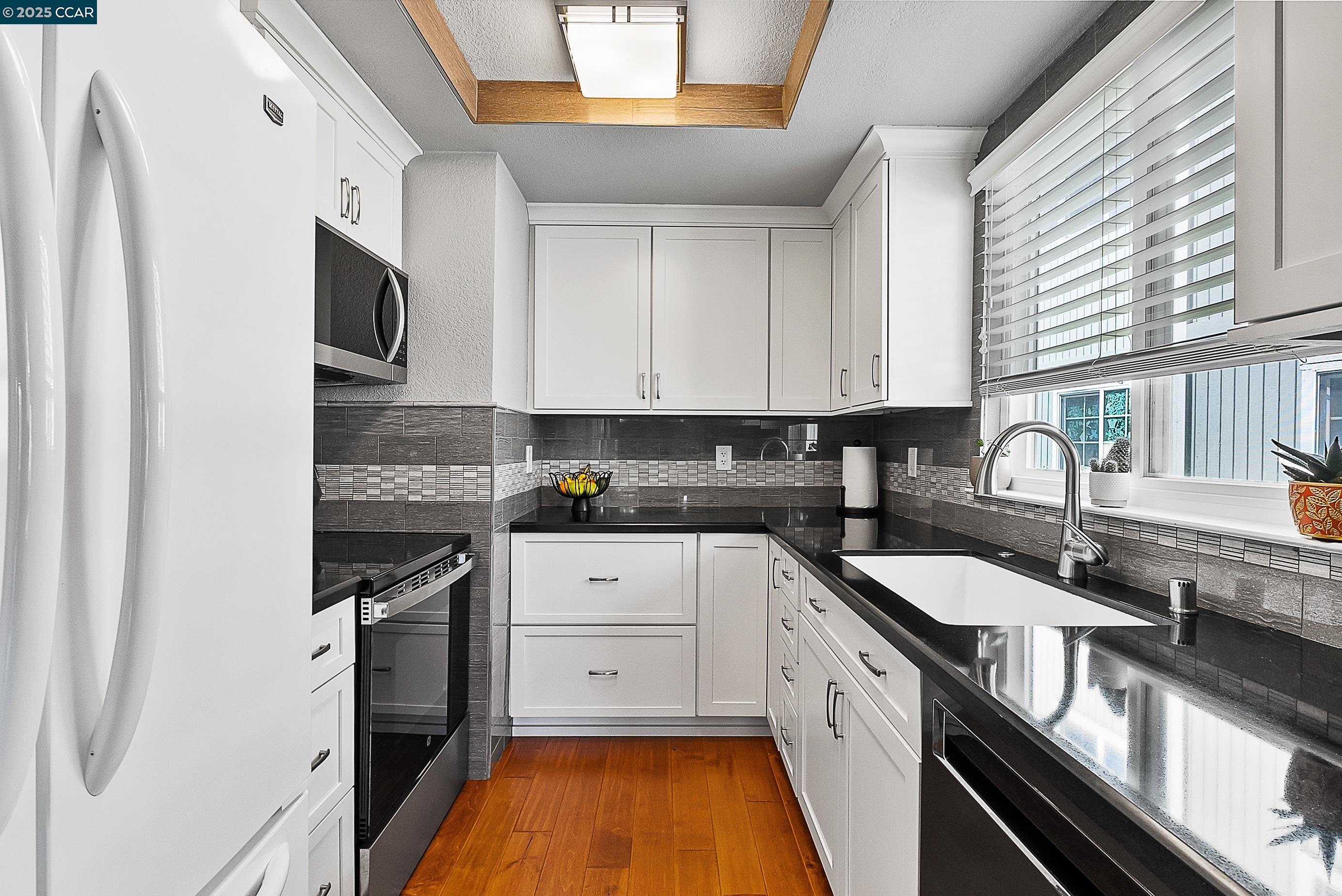 Detail Gallery Image 1 of 37 For 1817 Shirley Dr, Benicia,  CA 94510 - 2 Beds | 2 Baths
