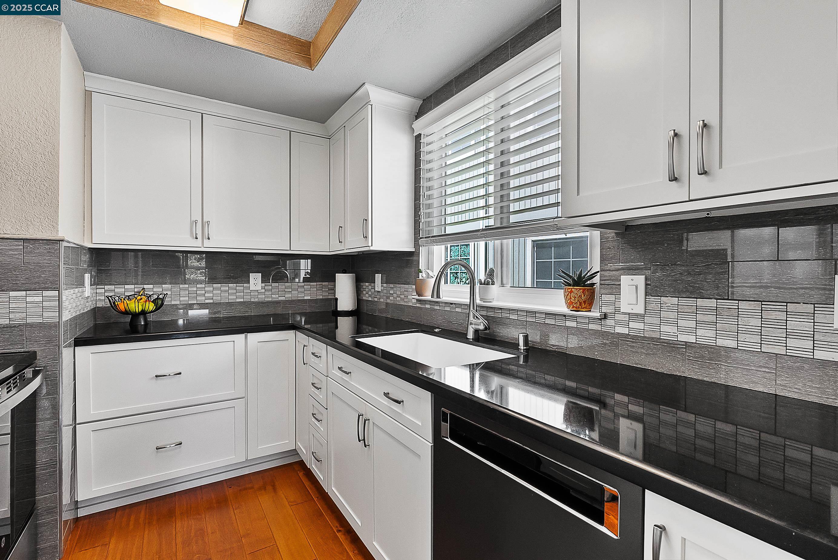 Detail Gallery Image 3 of 37 For 1817 Shirley Dr, Benicia,  CA 94510 - 2 Beds | 2 Baths