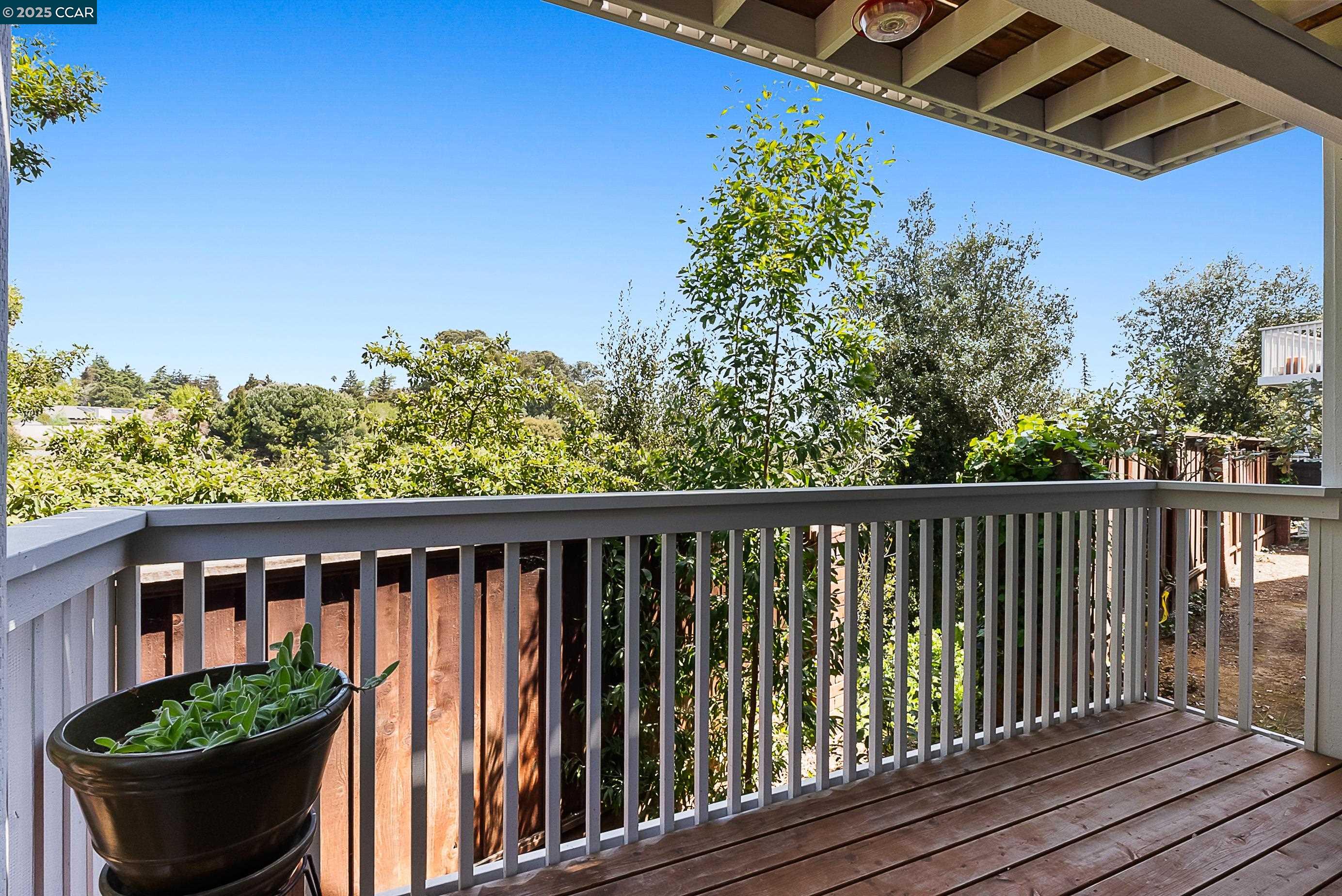 Detail Gallery Image 9 of 37 For 1817 Shirley Dr, Benicia,  CA 94510 - 2 Beds | 2 Baths