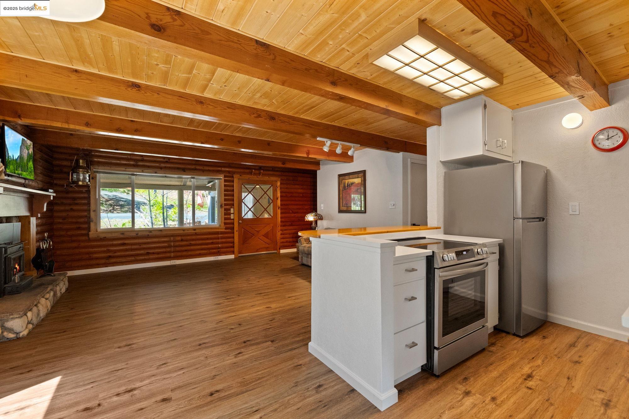 Detail Gallery Image 6 of 26 For 25249 Rebekah Rd, Long Barn,  CA 95335 - 4 Beds | 2 Baths
