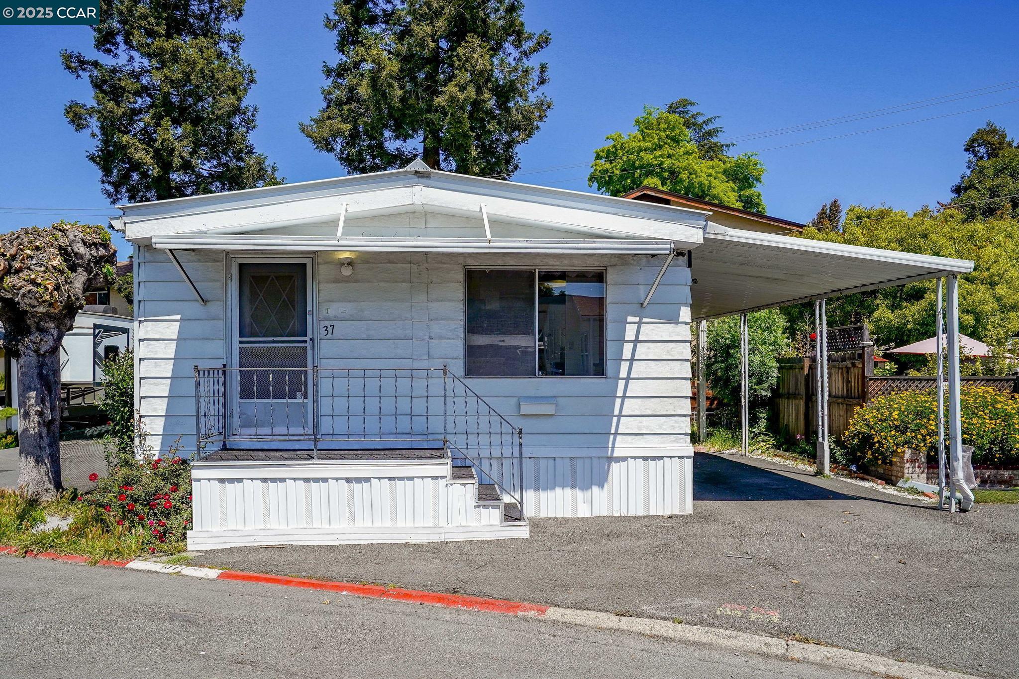 Detail Gallery Image 1 of 1 For 37 the Trees, Concord,  CA 94518 - 2 Beds | 2 Baths