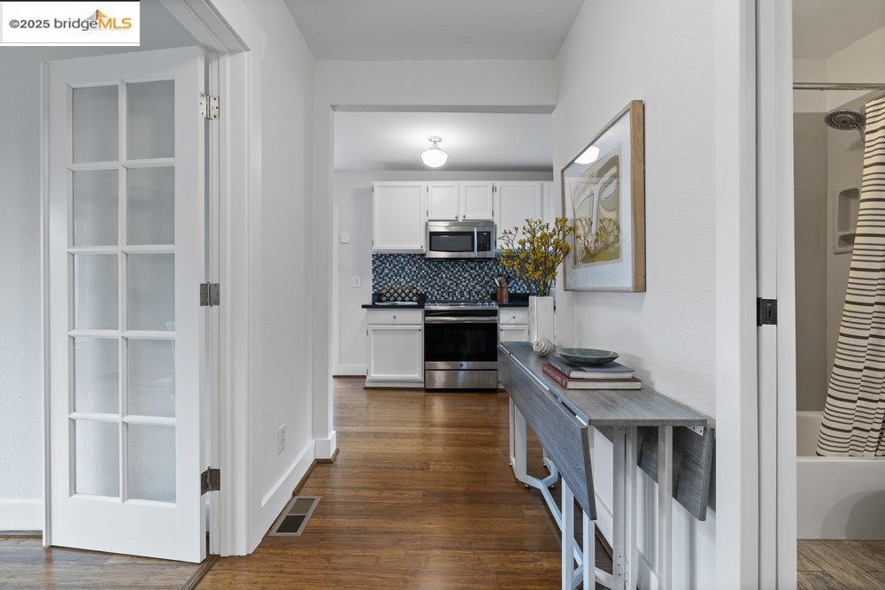 Detail Gallery Image 19 of 49 For 4150 Laurel Ave, Oakland,  CA 94602 - 3 Beds | 2 Baths