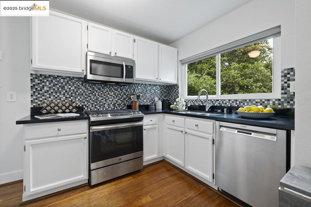 Detail Gallery Image 20 of 49 For 4150 Laurel Ave, Oakland,  CA 94602 - 3 Beds | 2 Baths