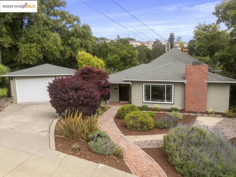 Detail Gallery Image 3 of 49 For 4150 Laurel Ave, Oakland,  CA 94602 - 3 Beds | 2 Baths