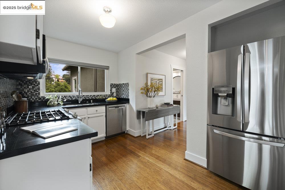 Detail Gallery Image 21 of 49 For 4150 Laurel Ave, Oakland,  CA 94602 - 3 Beds | 2 Baths