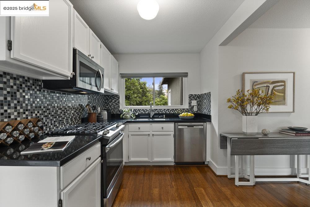 Detail Gallery Image 22 of 49 For 4150 Laurel Ave, Oakland,  CA 94602 - 3 Beds | 2 Baths