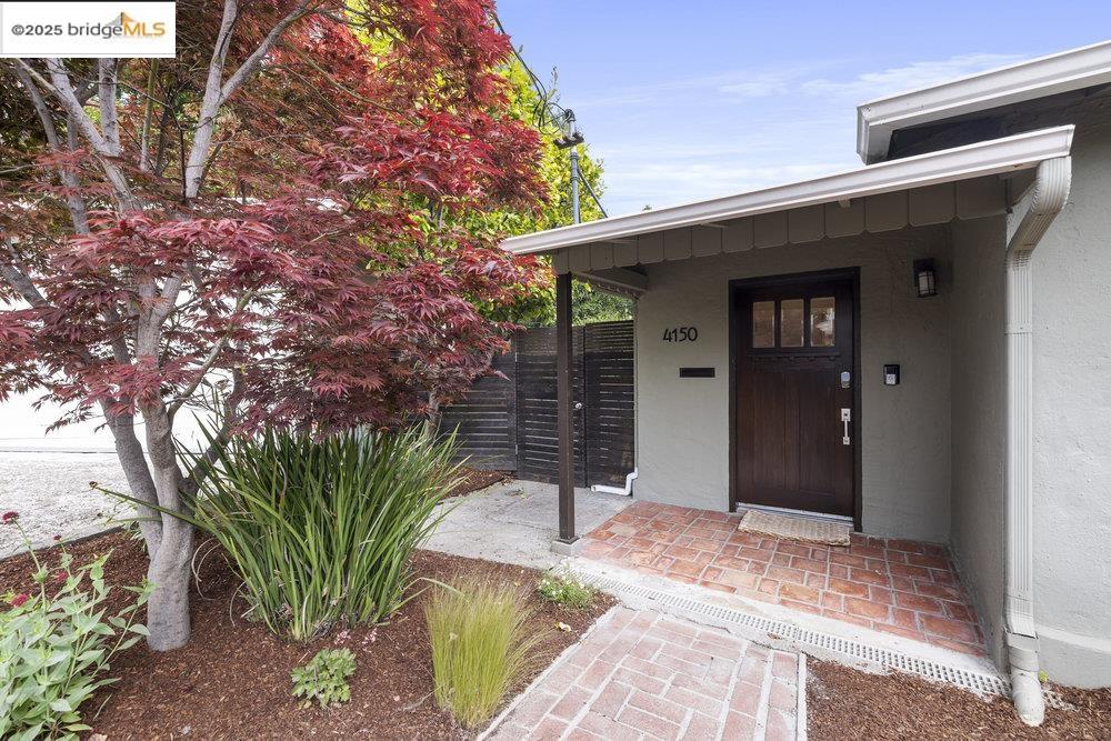 Detail Gallery Image 7 of 49 For 4150 Laurel Ave, Oakland,  CA 94602 - 3 Beds | 2 Baths