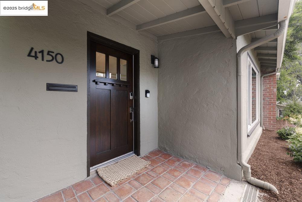 Detail Gallery Image 8 of 49 For 4150 Laurel Ave, Oakland,  CA 94602 - 3 Beds | 2 Baths