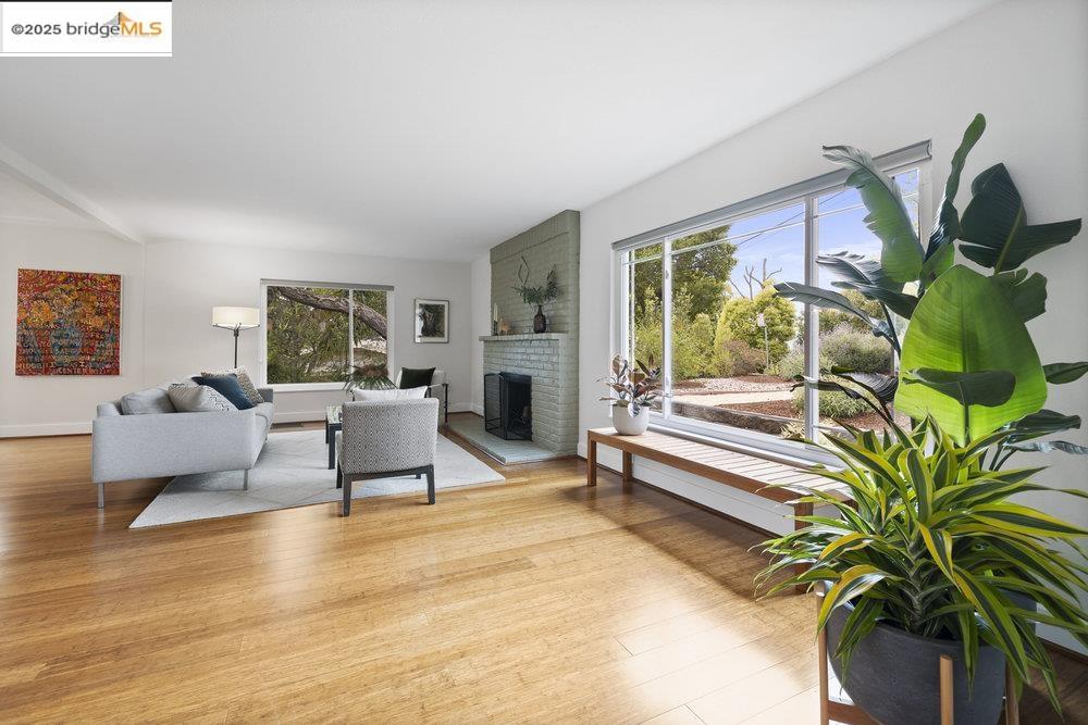 Detail Gallery Image 10 of 49 For 4150 Laurel Ave, Oakland,  CA 94602 - 3 Beds | 2 Baths