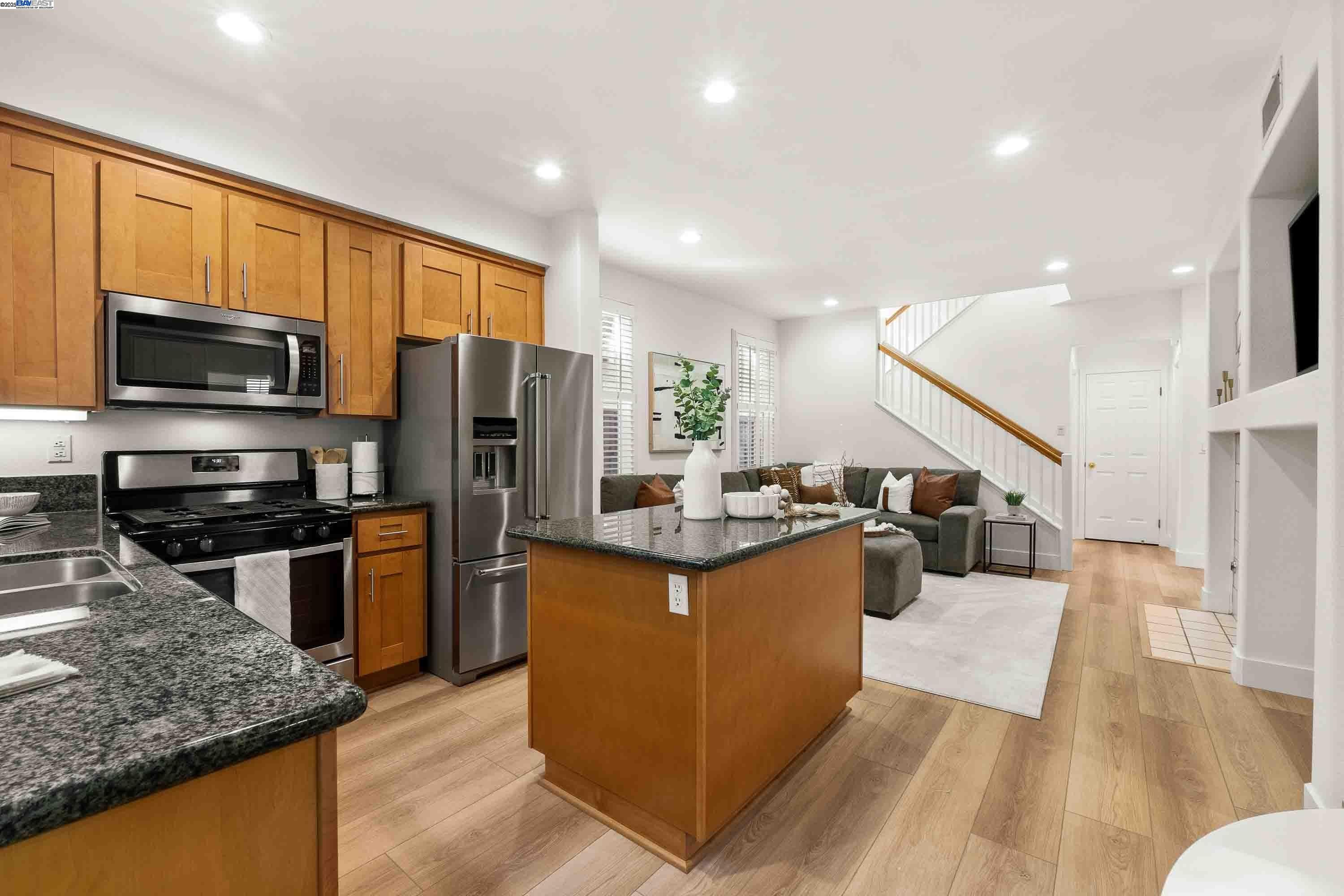 Detail Gallery Image 9 of 48 For 36942 Papaya St, Newark,  CA 94560 - 3 Beds | 2/1 Baths