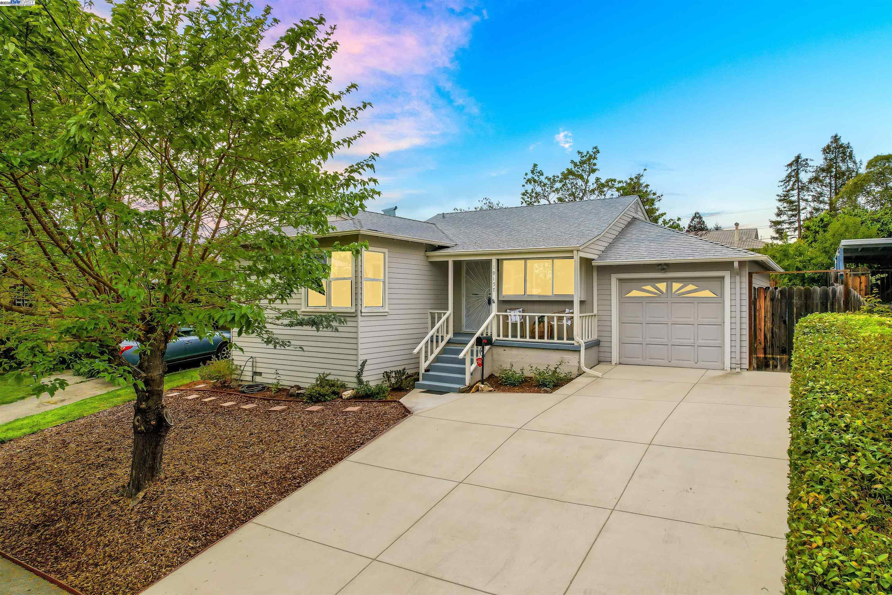 Detail Gallery Image 1 of 44 For 19157 San Miguel Ave, Castro Valley,  CA 94546 - 3 Beds | 1/1 Baths