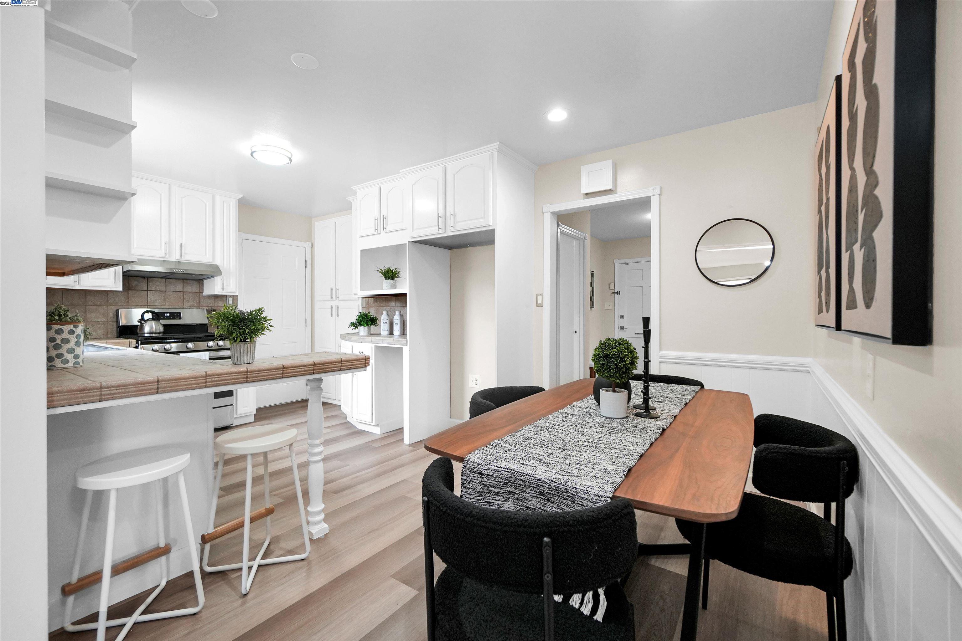 Detail Gallery Image 14 of 44 For 19157 San Miguel Ave, Castro Valley,  CA 94546 - 3 Beds | 1/1 Baths