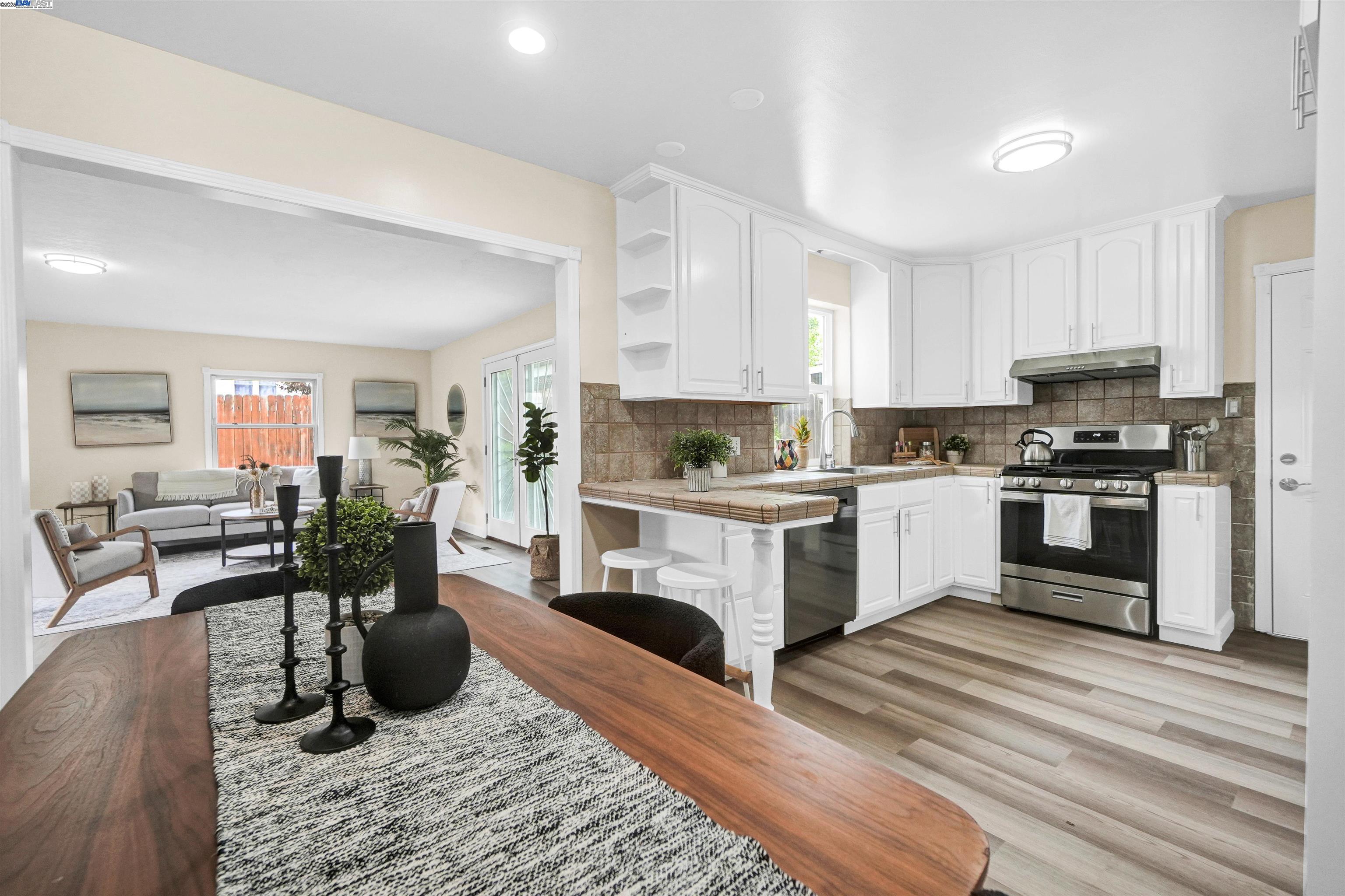 Detail Gallery Image 15 of 44 For 19157 San Miguel Ave, Castro Valley,  CA 94546 - 3 Beds | 1/1 Baths