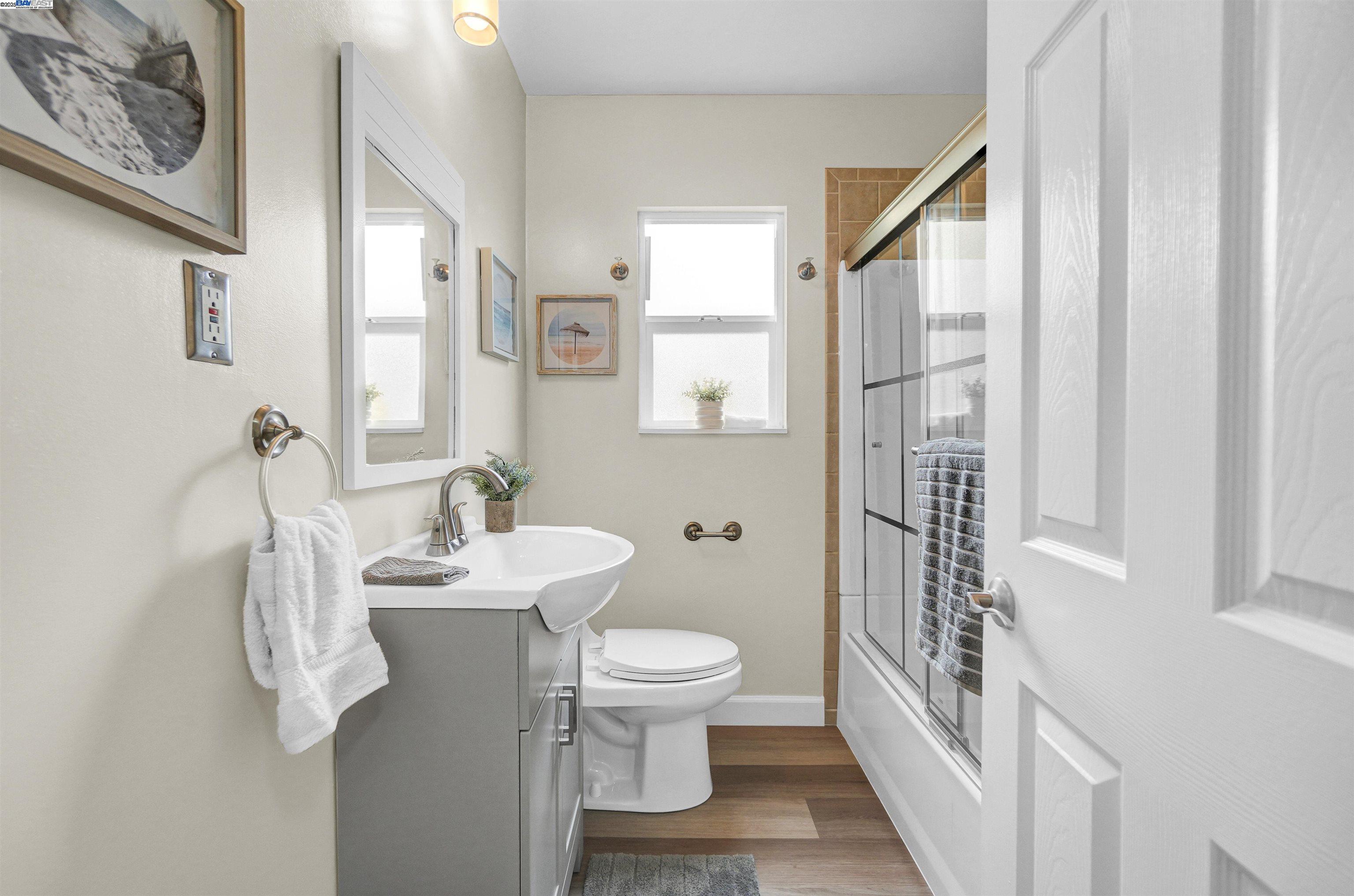 Detail Gallery Image 30 of 44 For 19157 San Miguel Ave, Castro Valley,  CA 94546 - 3 Beds | 1/1 Baths