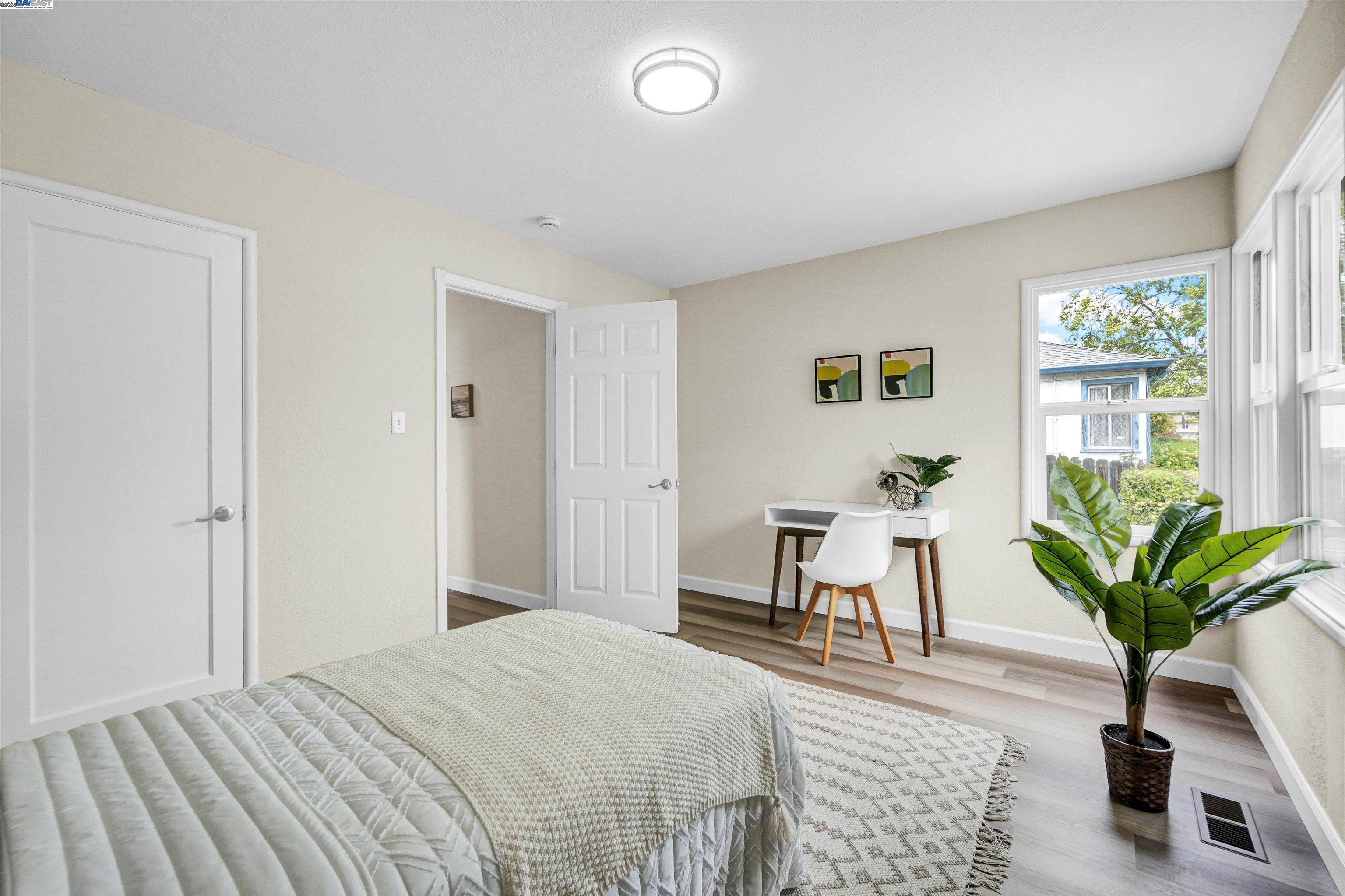 Detail Gallery Image 32 of 44 For 19157 San Miguel Ave, Castro Valley,  CA 94546 - 3 Beds | 1/1 Baths