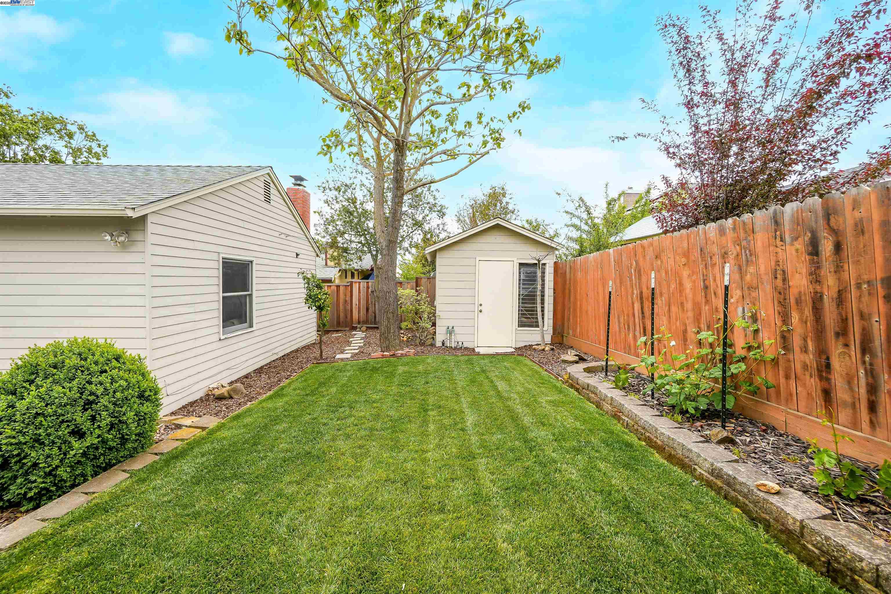 Detail Gallery Image 37 of 44 For 19157 San Miguel Ave, Castro Valley,  CA 94546 - 3 Beds | 1/1 Baths