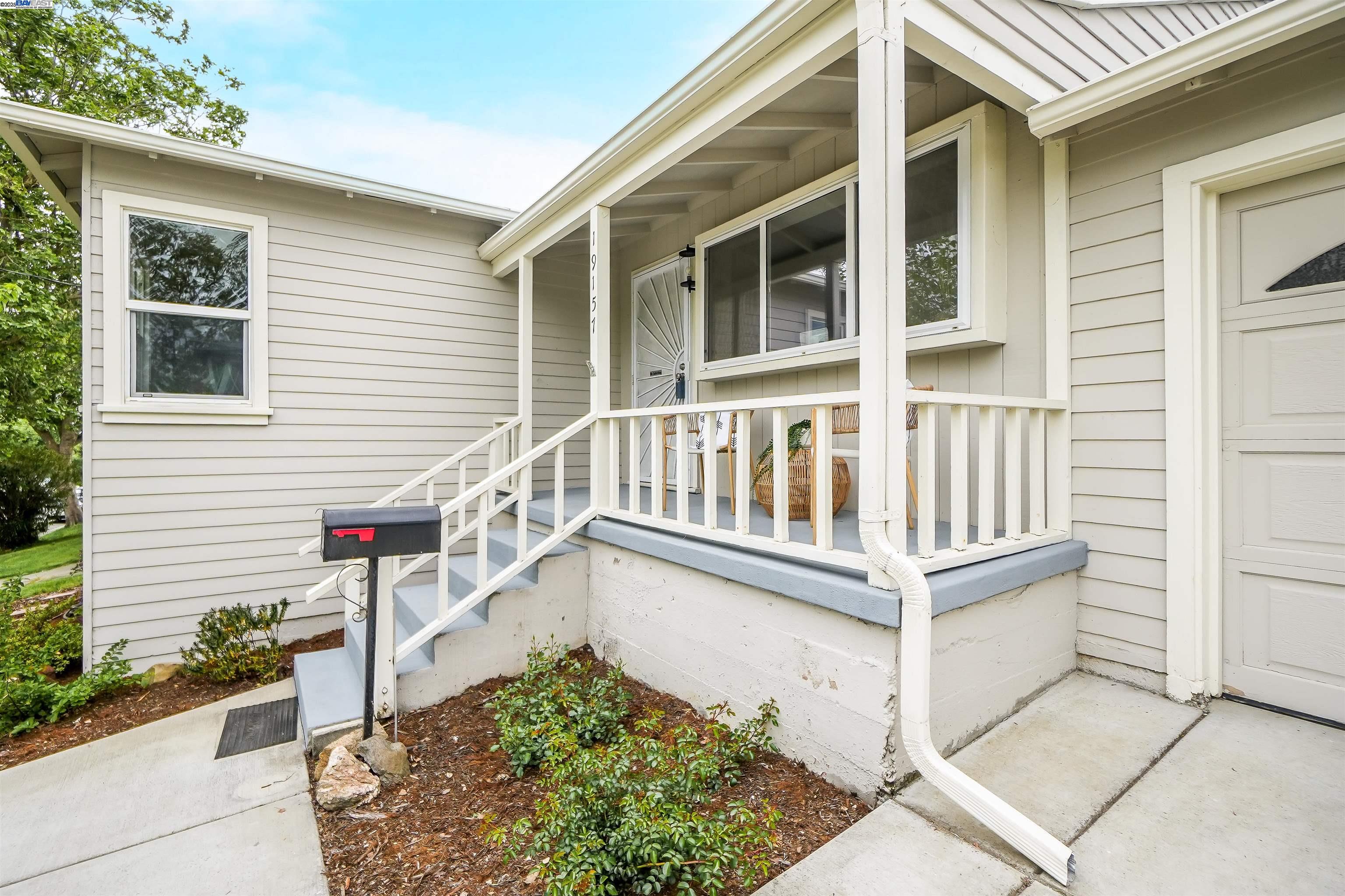 Detail Gallery Image 6 of 44 For 19157 San Miguel Ave, Castro Valley,  CA 94546 - 3 Beds | 1/1 Baths