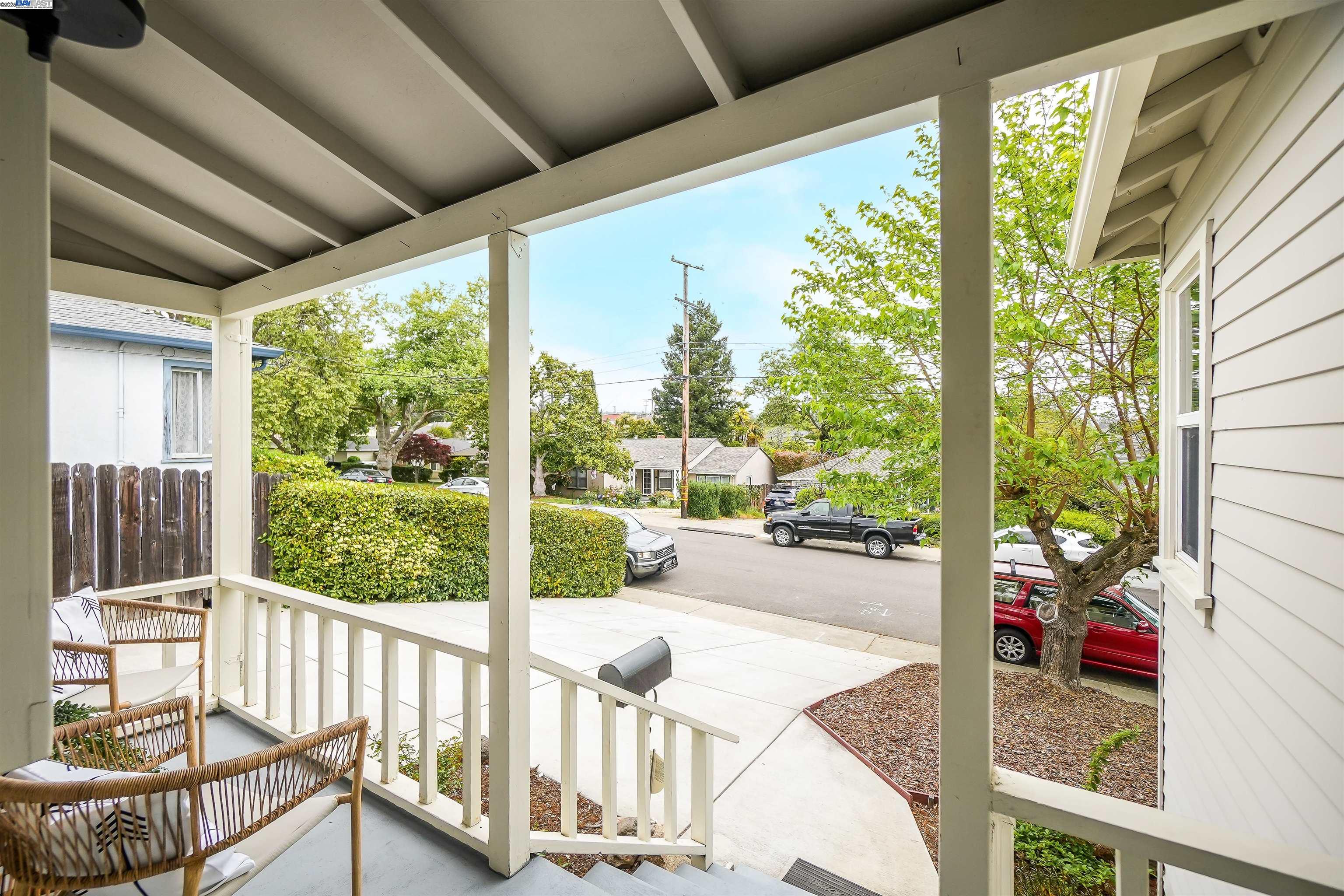 Detail Gallery Image 9 of 44 For 19157 San Miguel Ave, Castro Valley,  CA 94546 - 3 Beds | 1/1 Baths